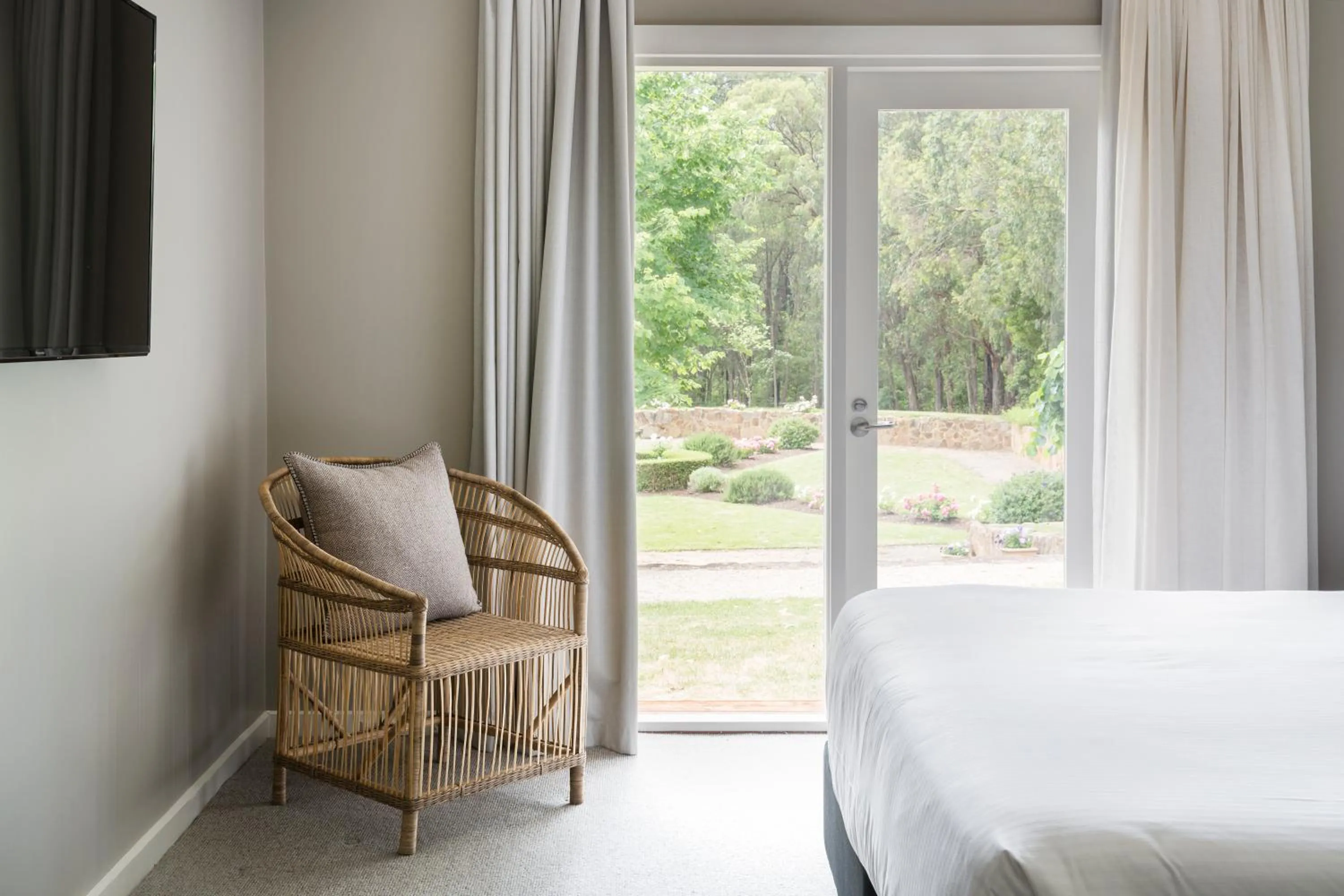 Seating area, Bed in Lancemore Lindenderry Red Hill