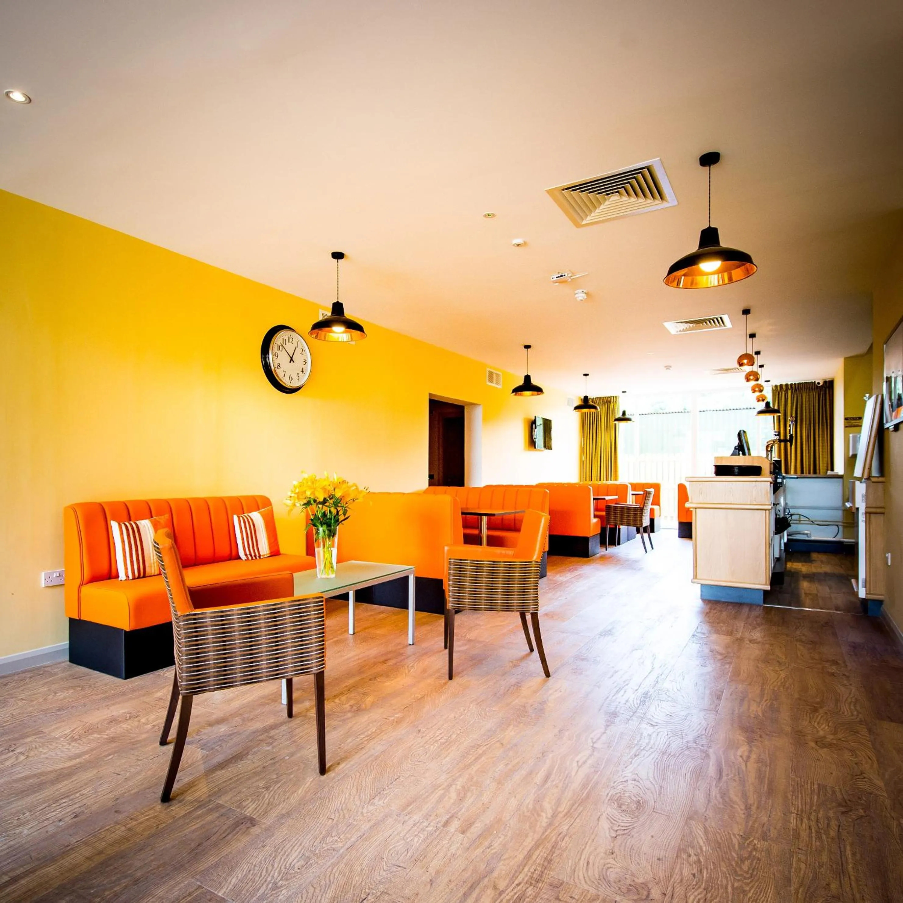 Lounge or bar in The Lodge At Perth Racecourse