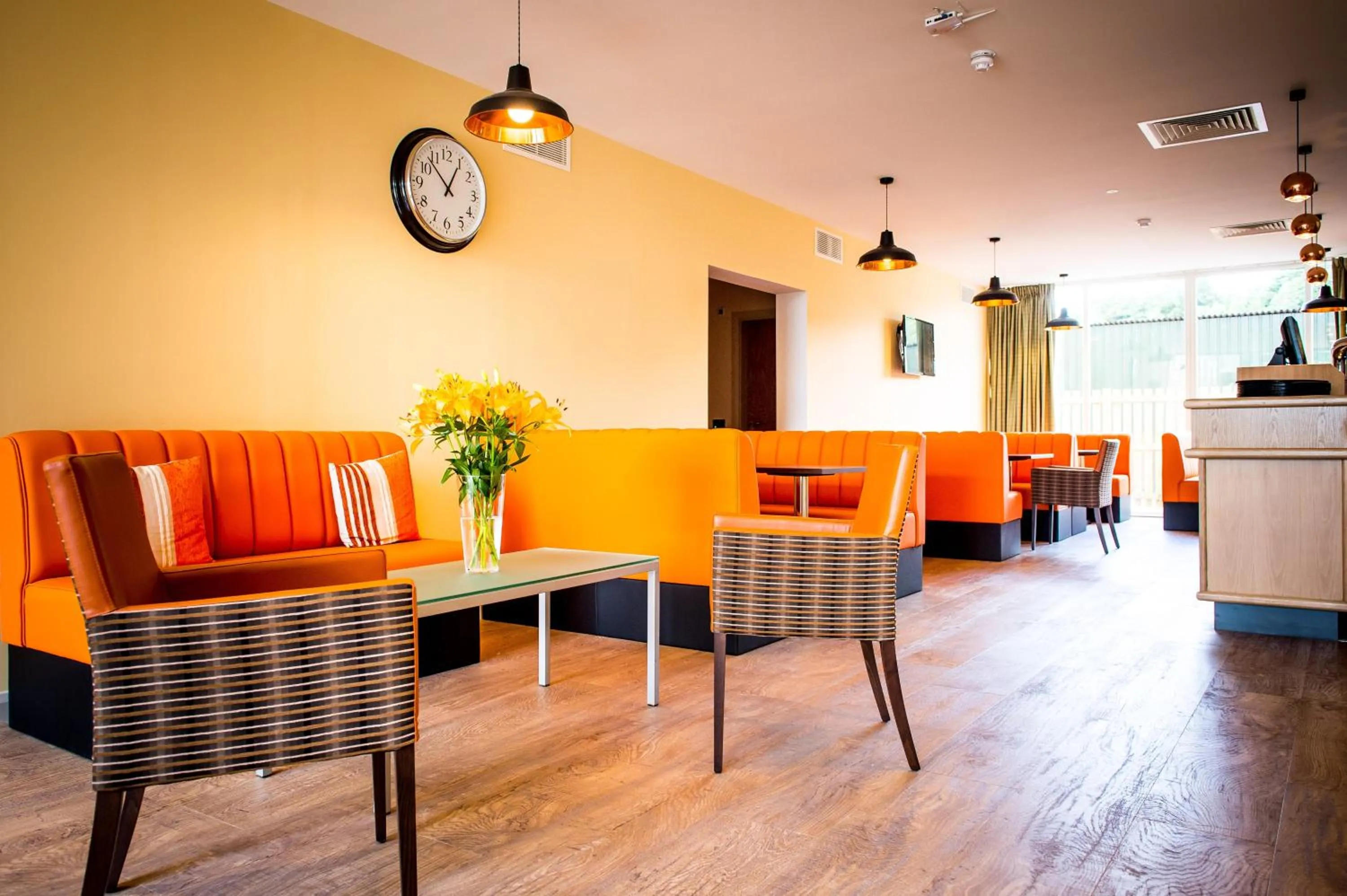 Lounge or bar in The Lodge At Perth Racecourse