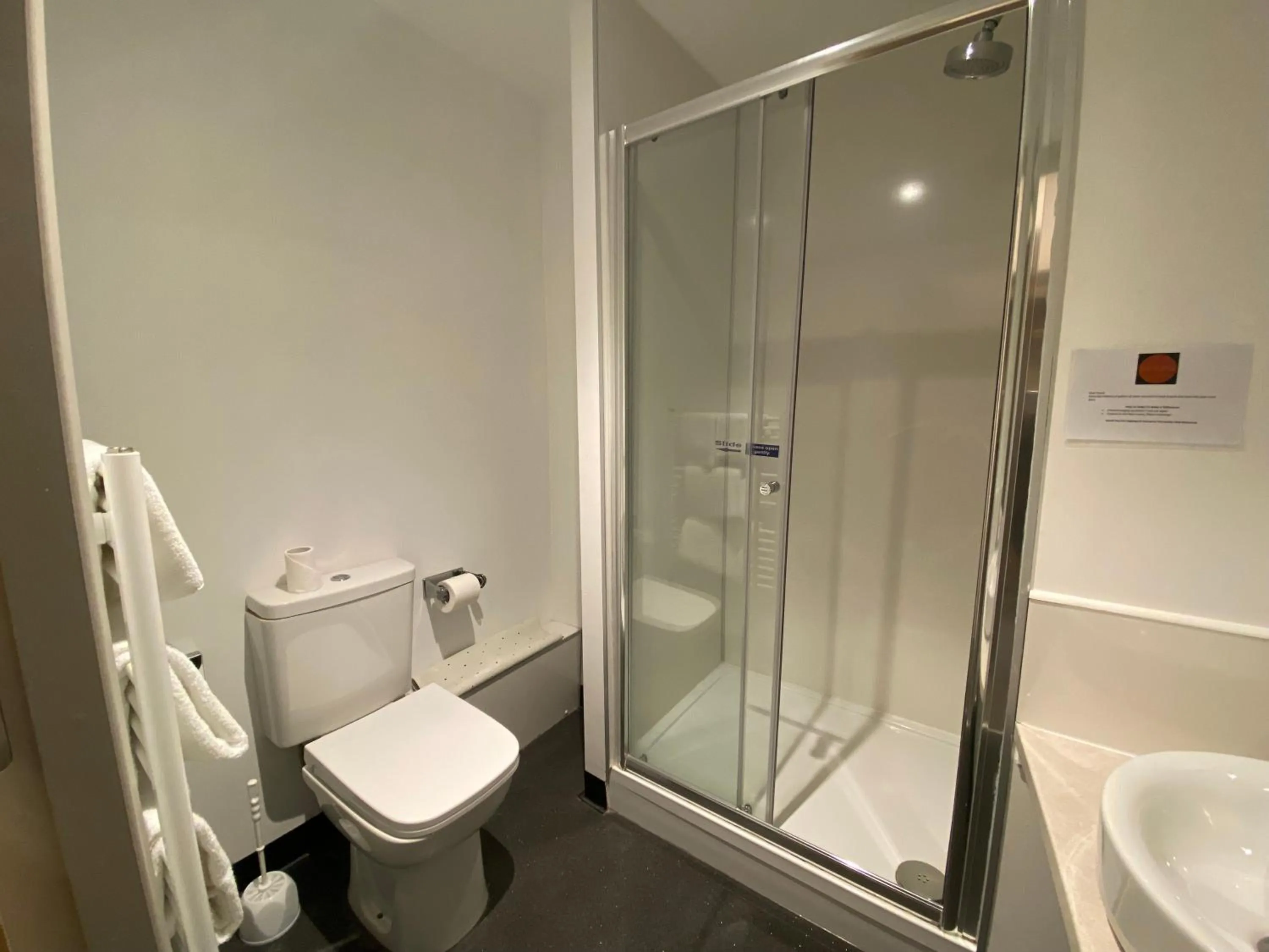 Shower in The Lodge At Perth Racecourse