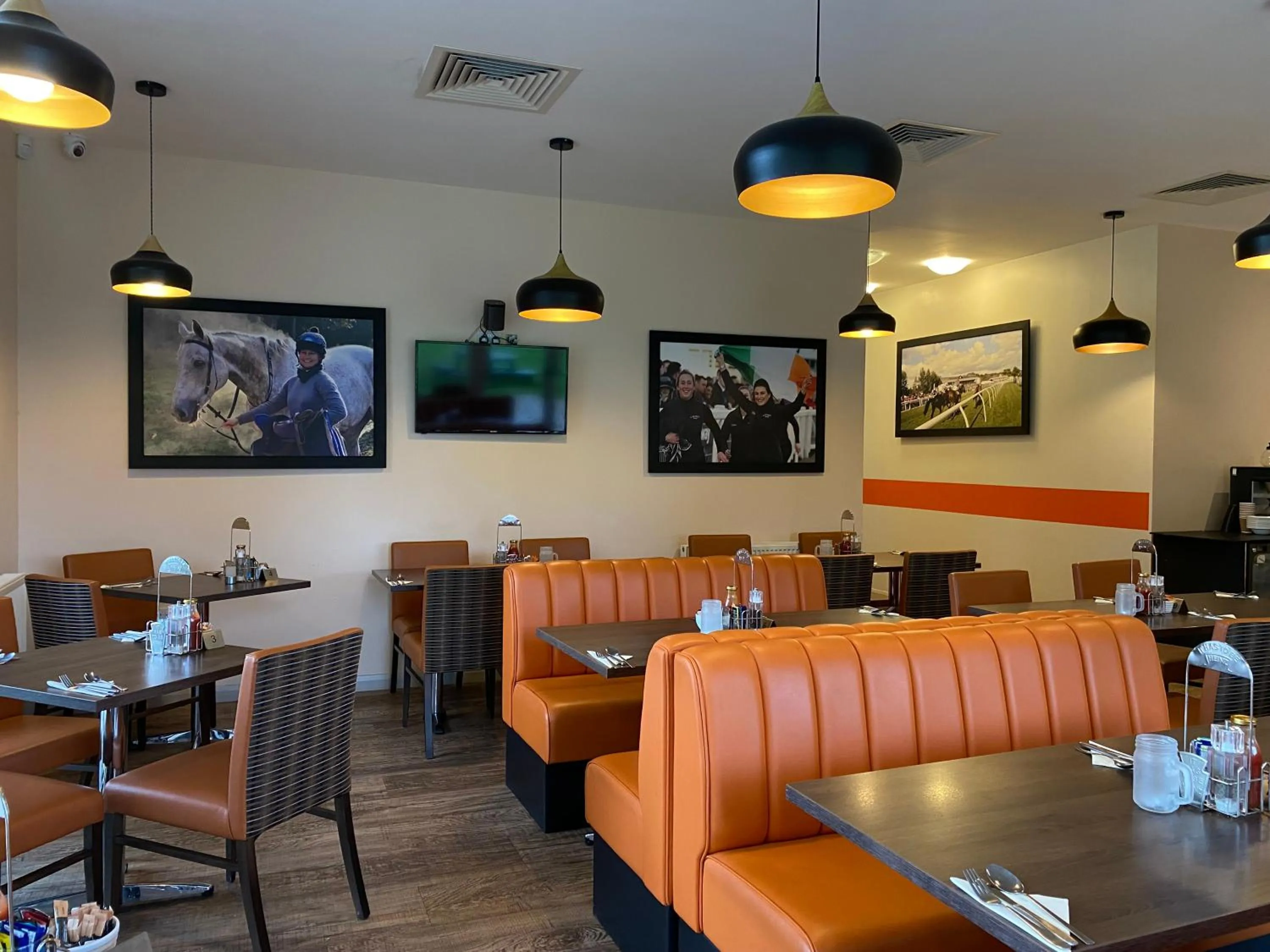 Restaurant/places to eat in The Lodge At Perth Racecourse