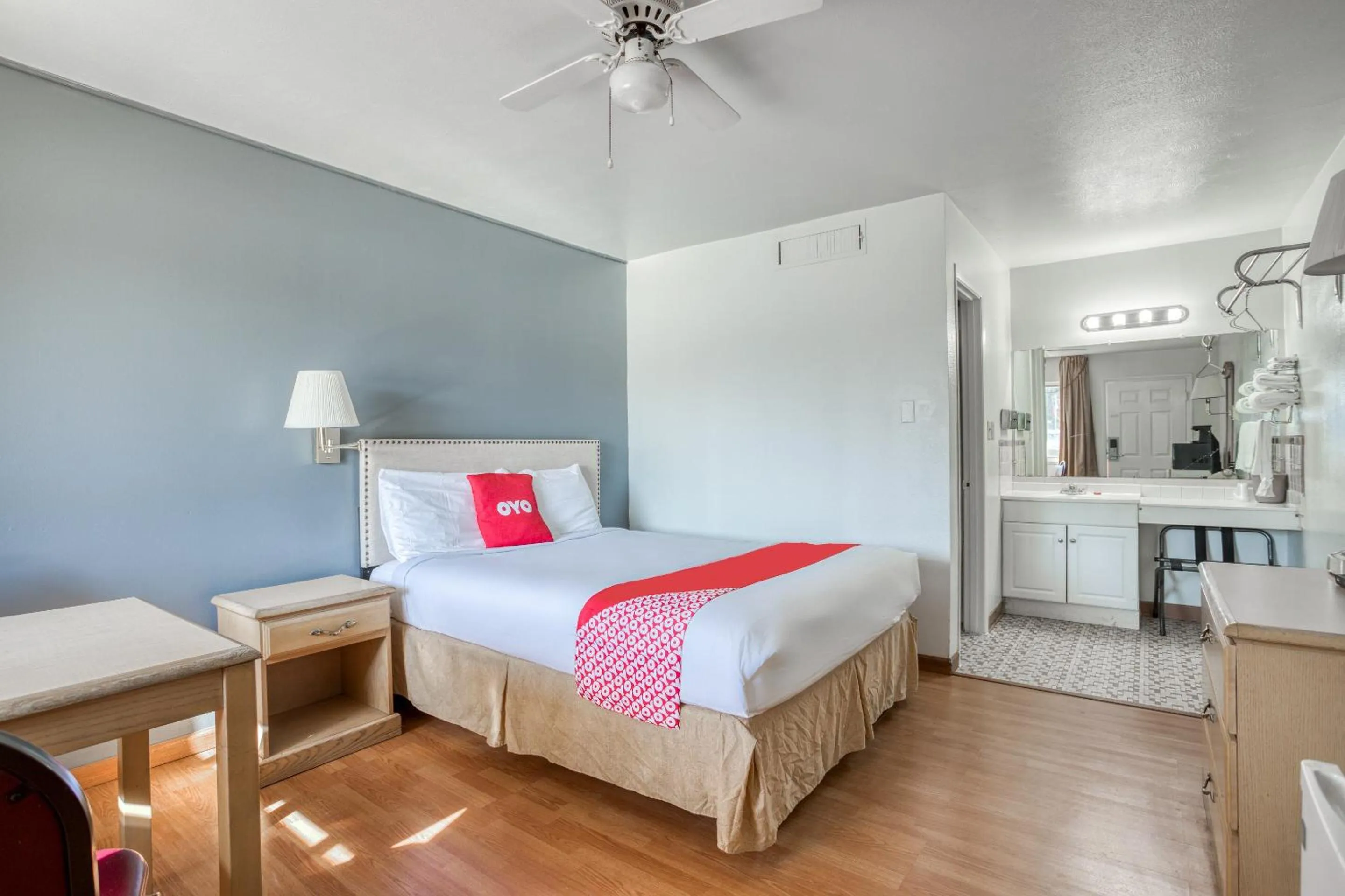 Bedroom in OYO Hotel Heber Springs Lakeside