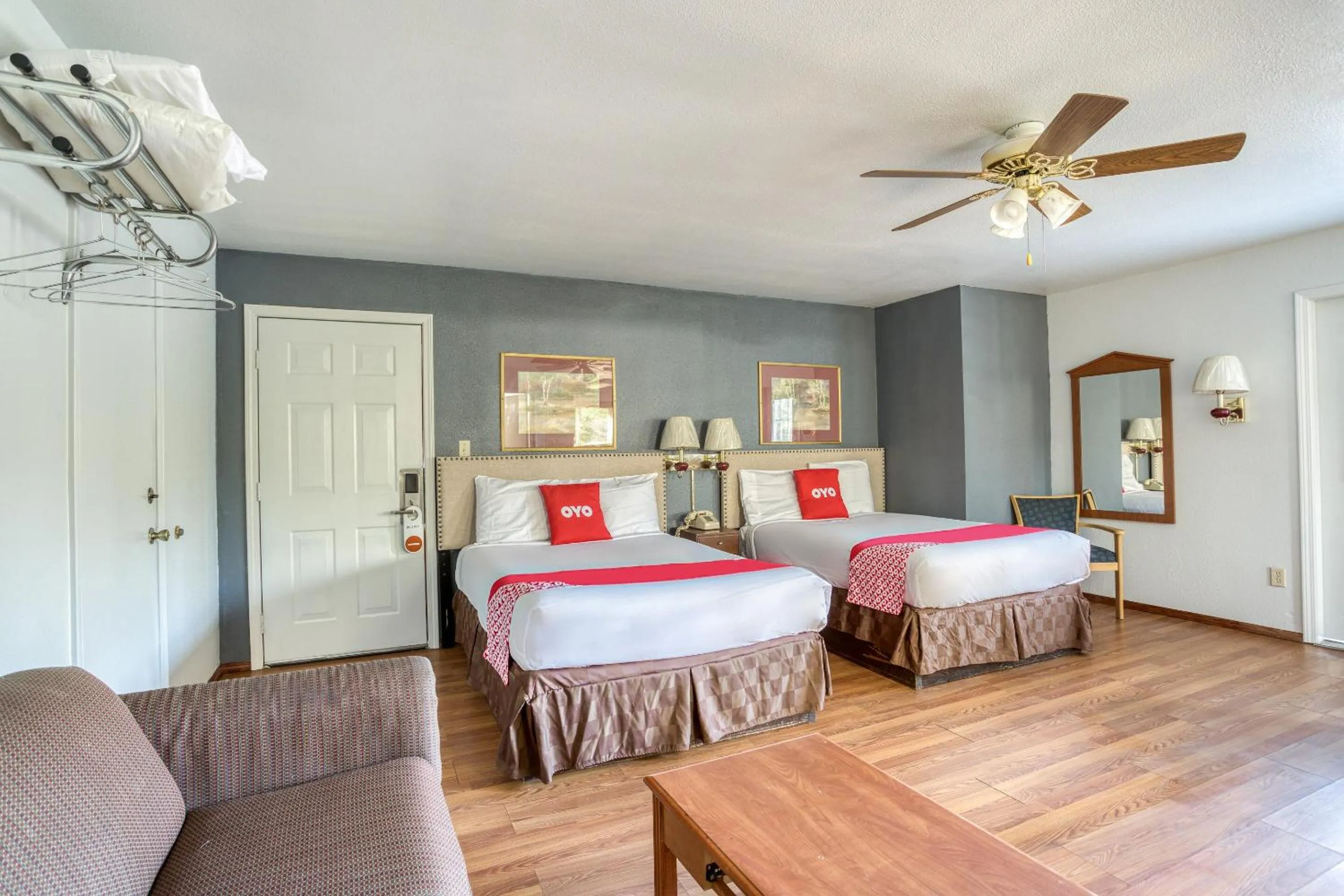 Bedroom in OYO Hotel Heber Springs Lakeside