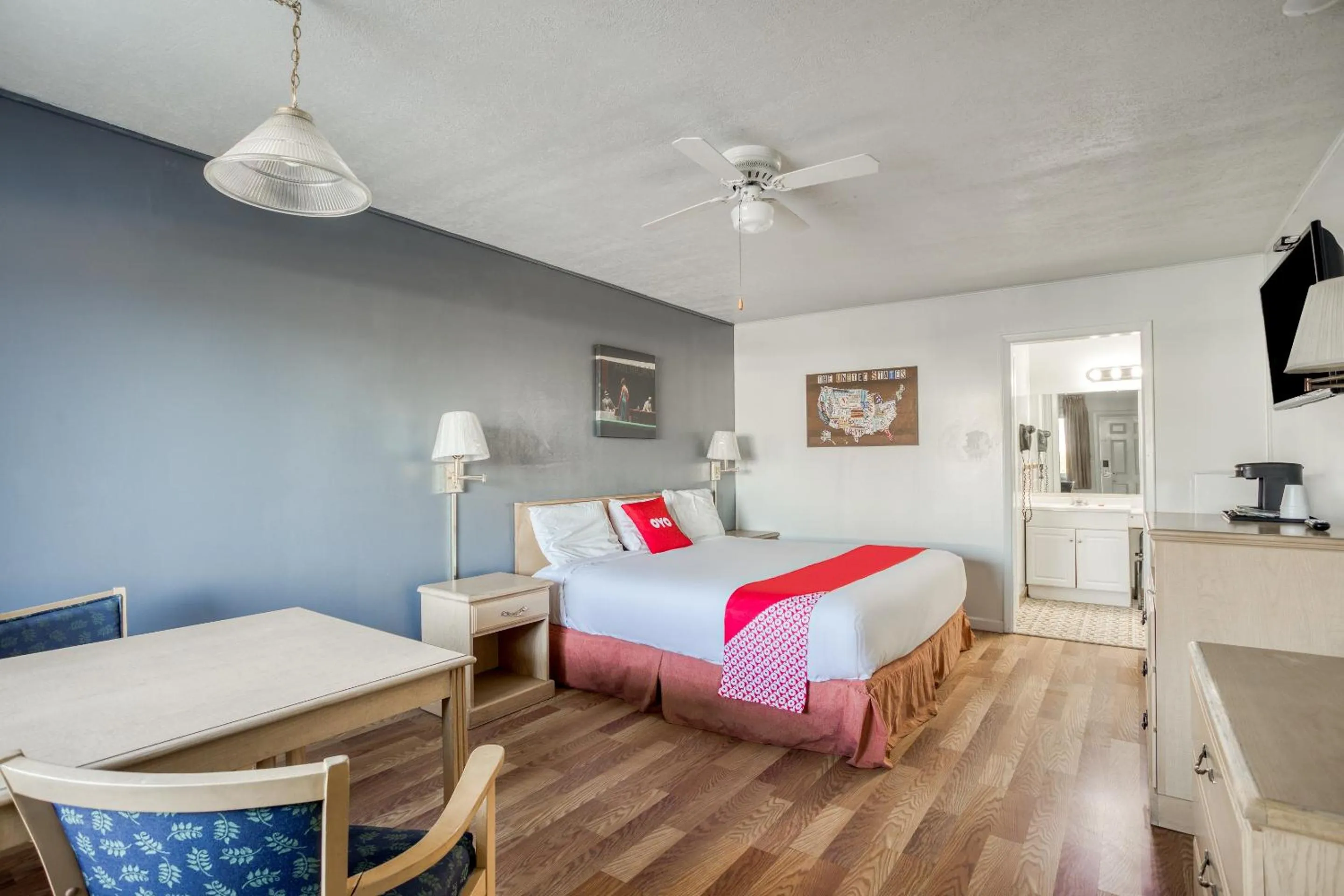 Bedroom in OYO Hotel Heber Springs Lakeside