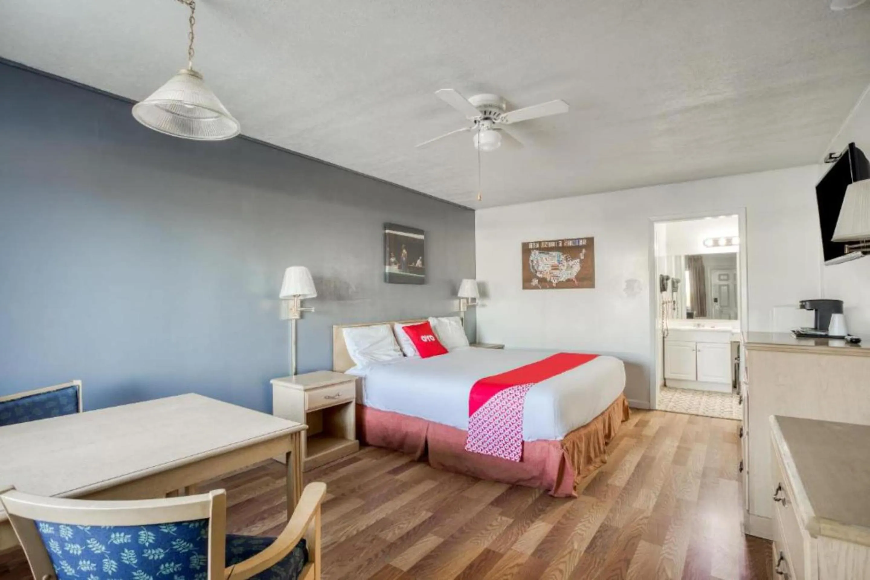 Bedroom in OYO Hotel Heber Springs Lakeside