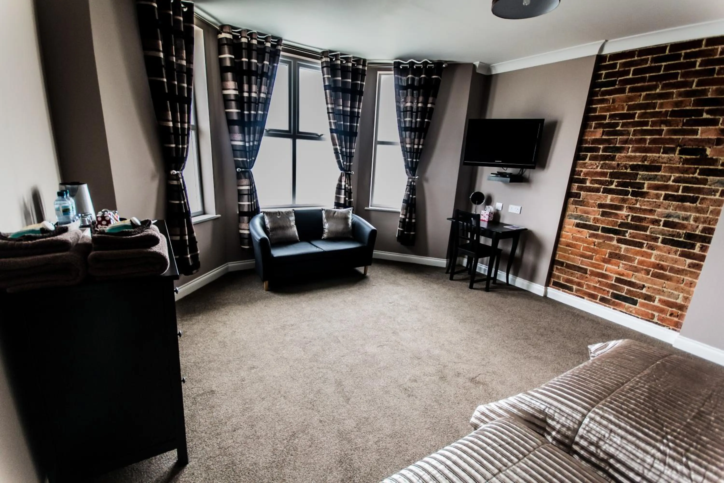 Photo of the whole room, Bed in shoreside inn