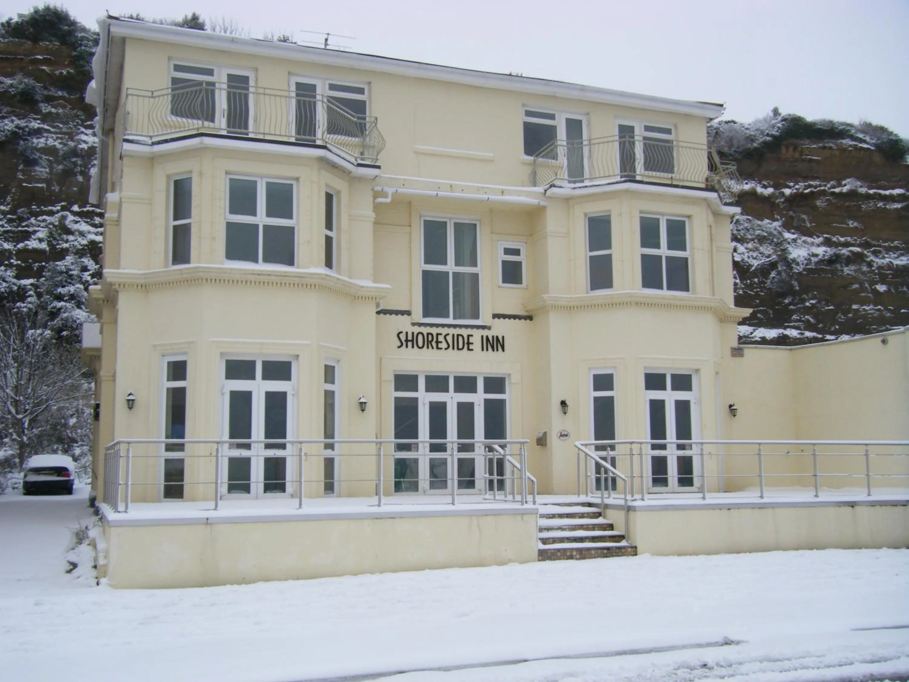 Property building in shoreside inn