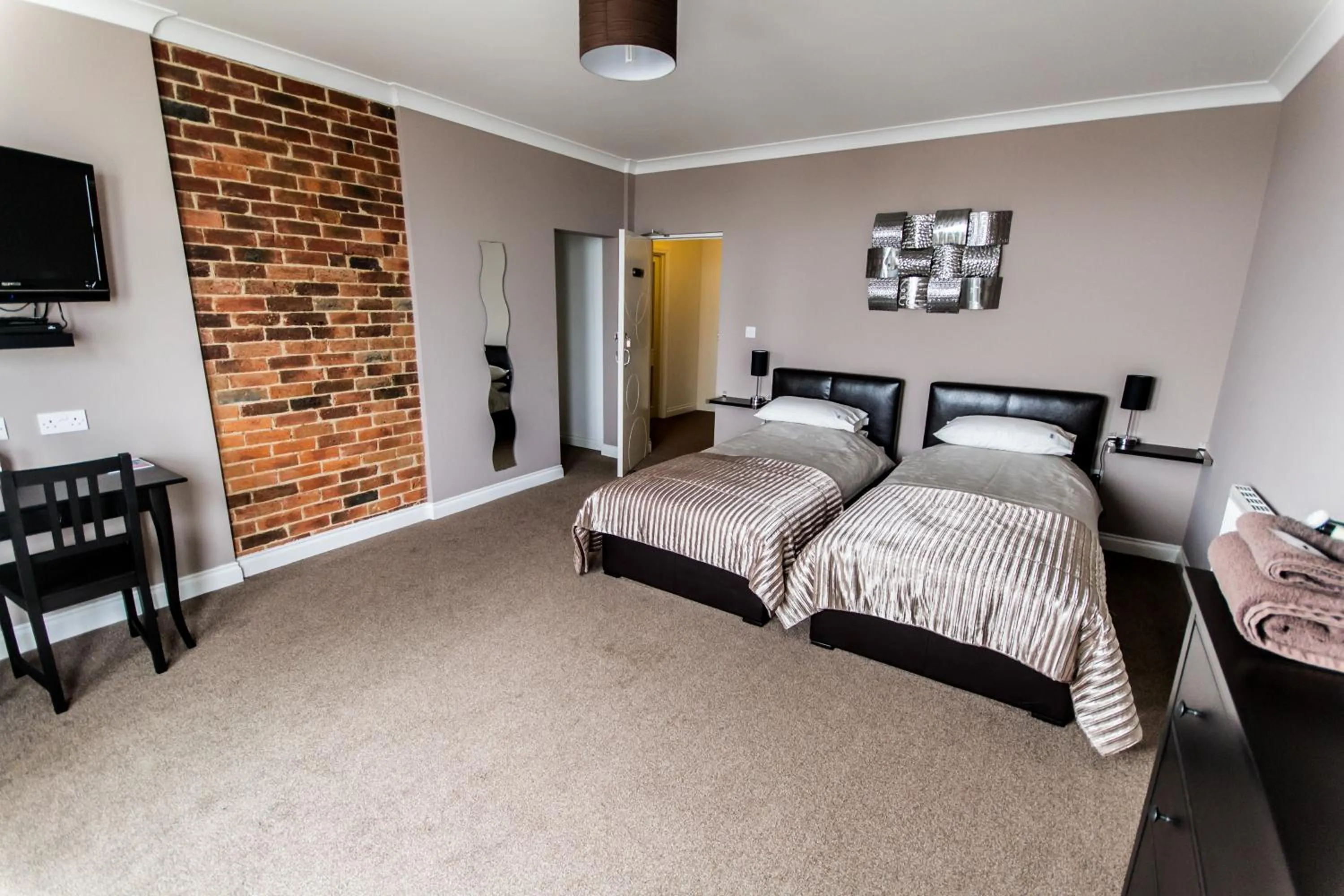 Bedroom, Bed in shoreside inn