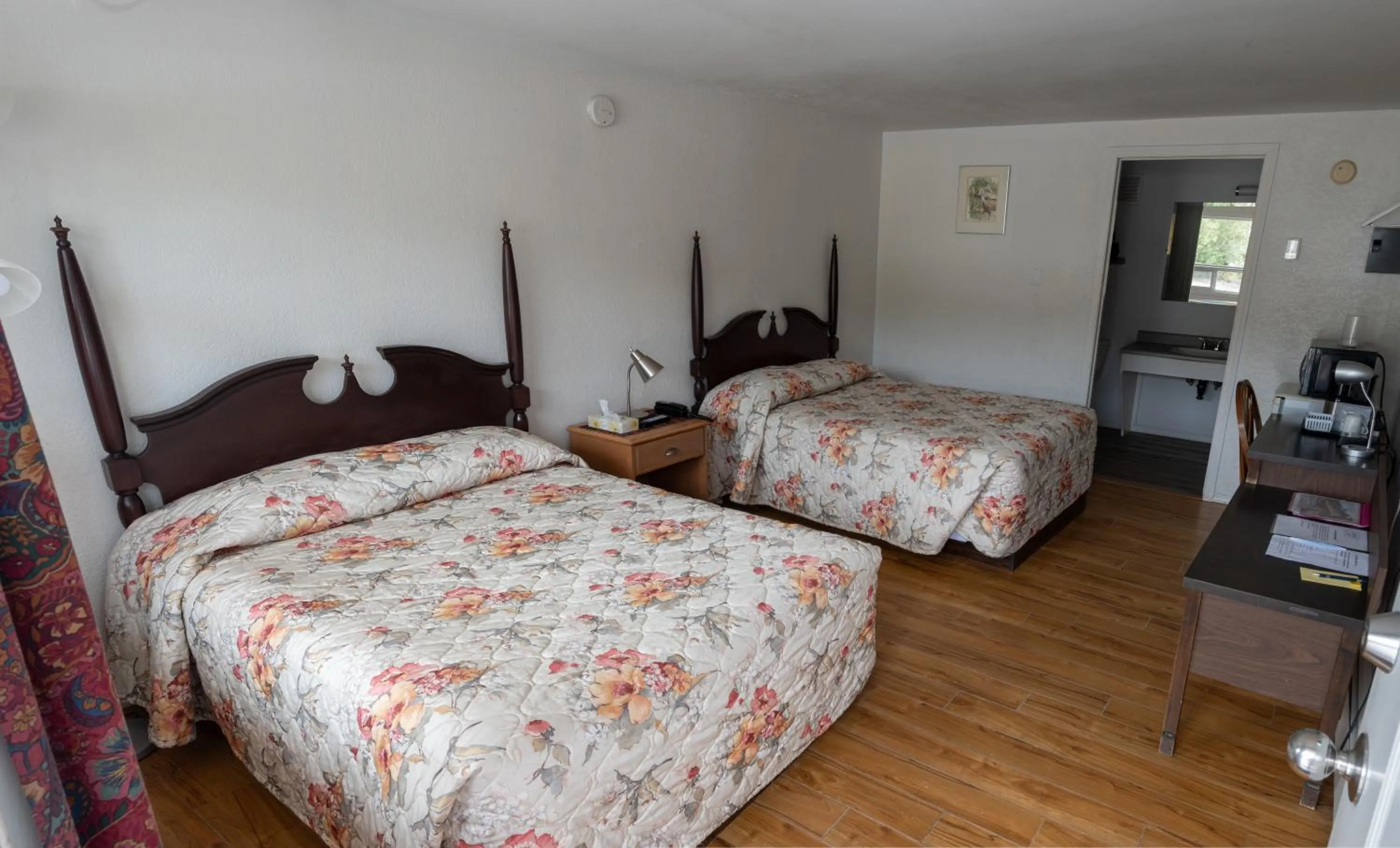 Bed in Bonanza Gold Motel & RV Park