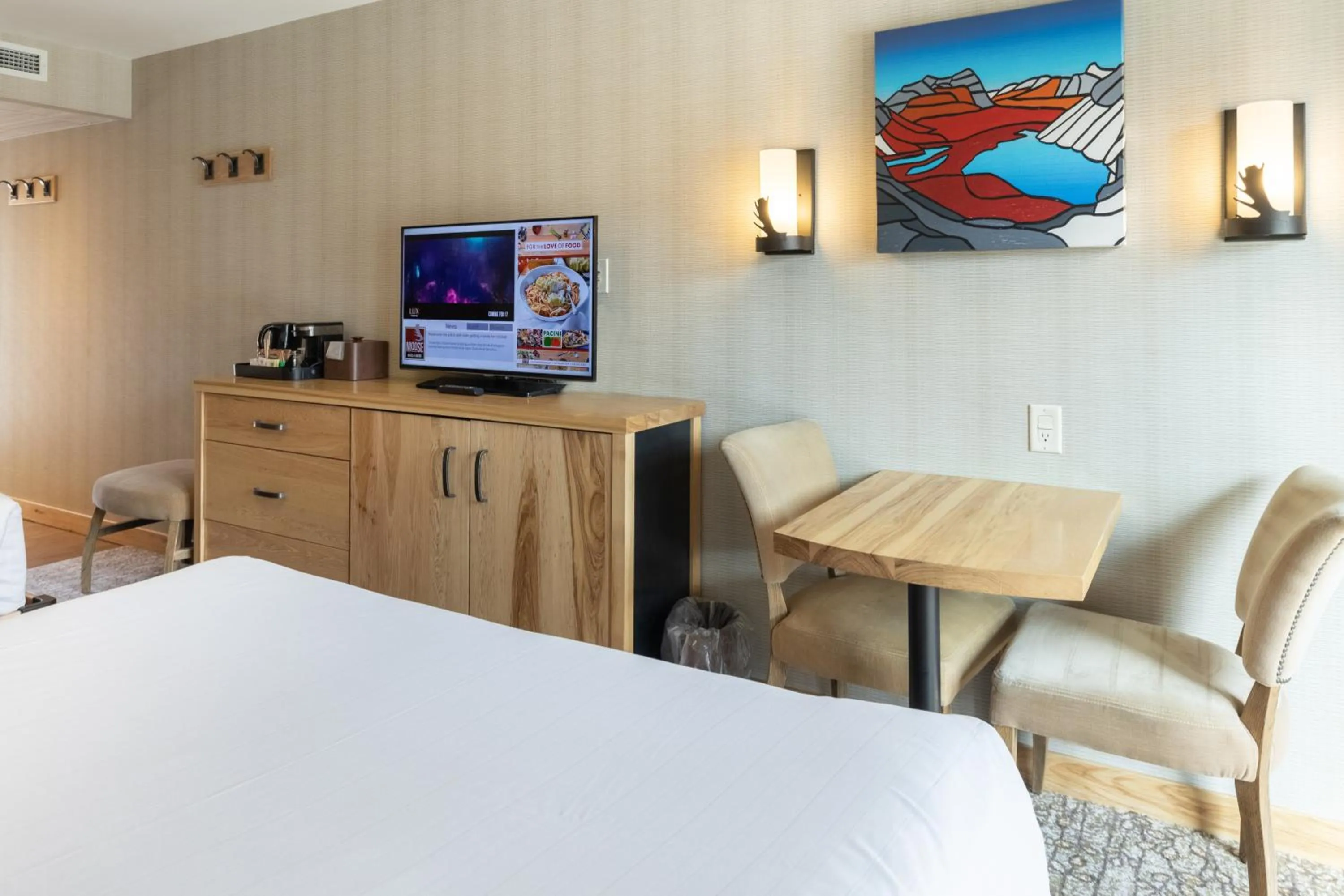 TV and multimedia, Bed in Moose Hotel and Suites