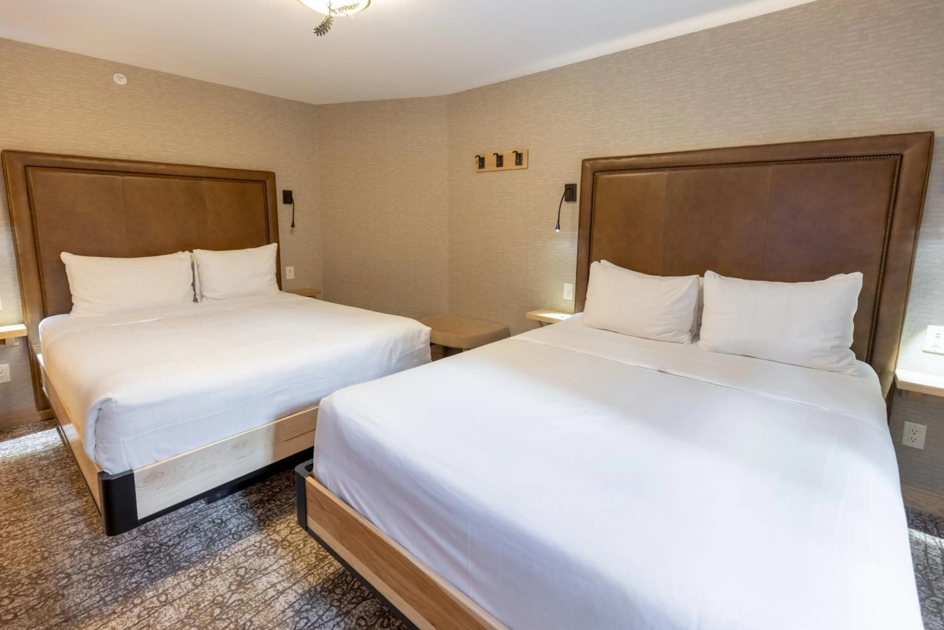 Bedroom, Bed in Moose Hotel and Suites