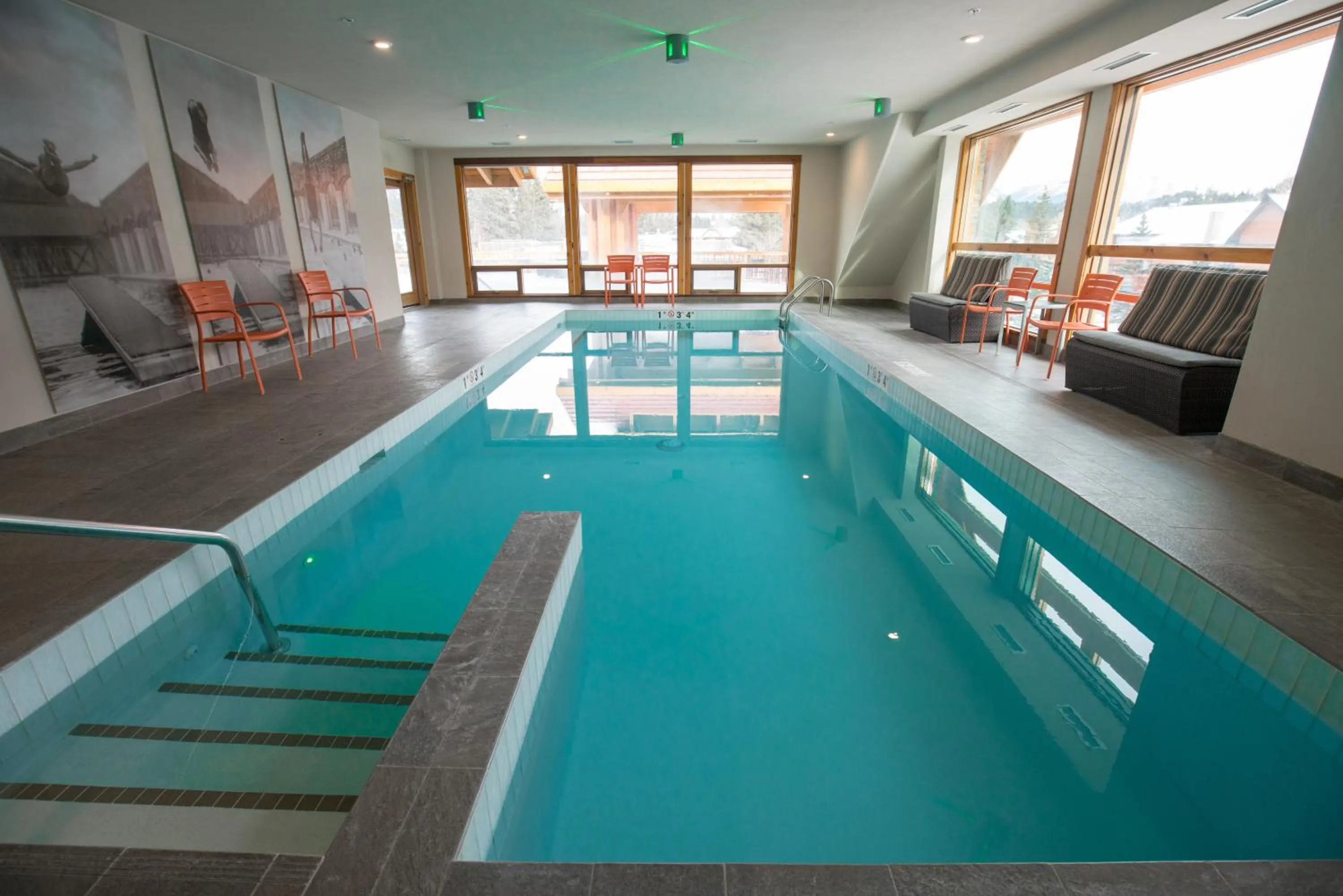 Swimming pool in Moose Hotel and Suites