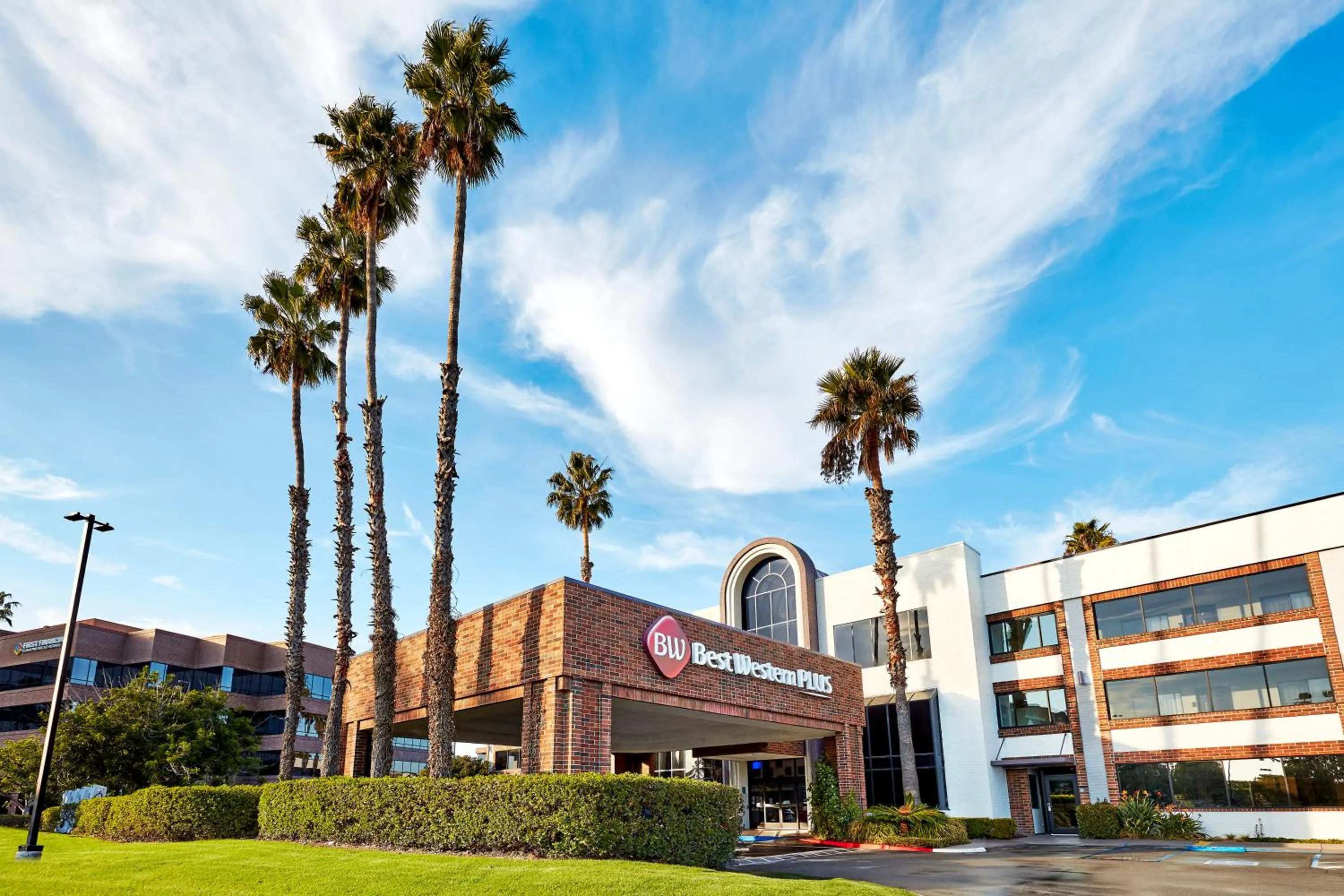 Property building in Best Western Plus Meridian Inn & Suites, Anaheim-Orange