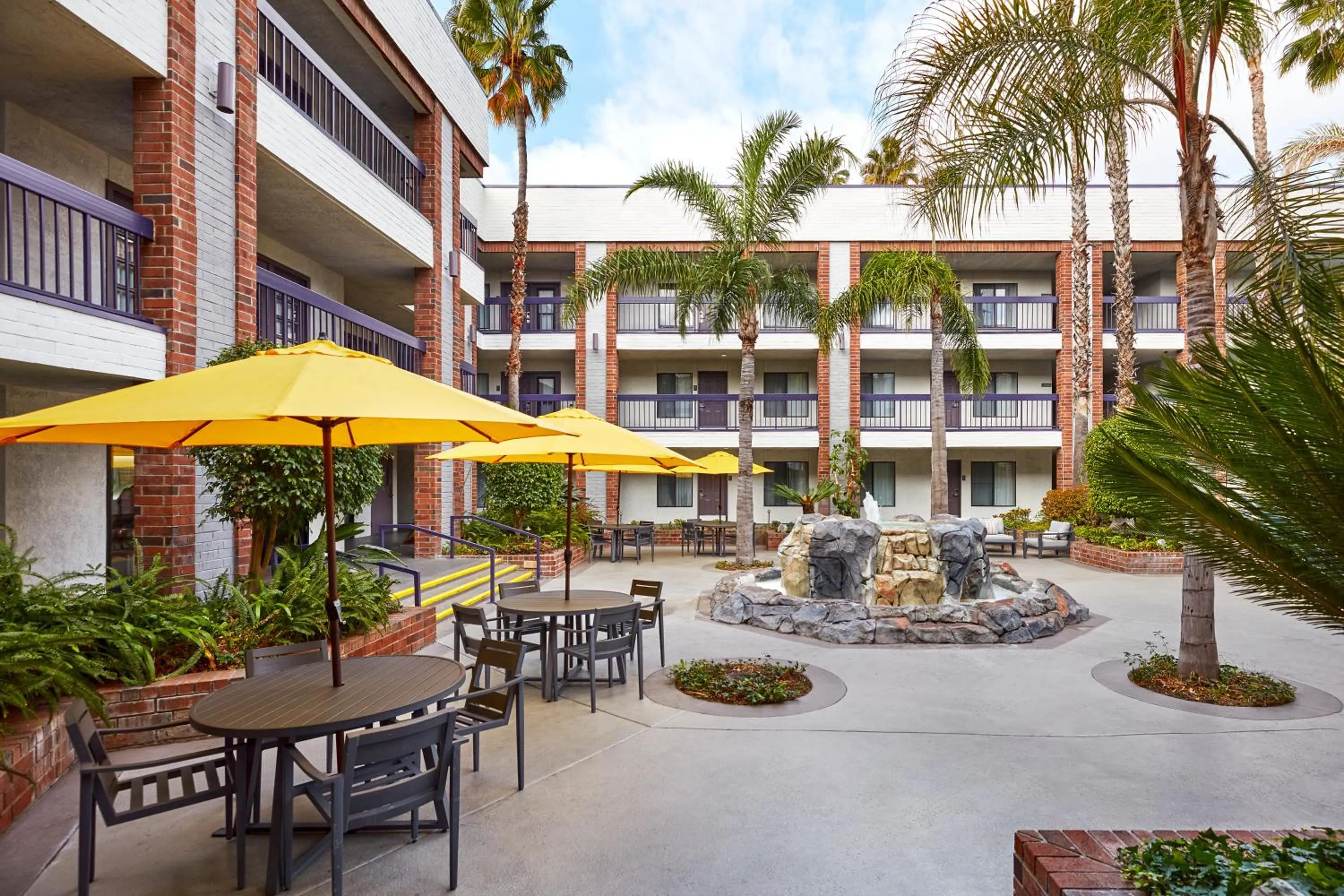 Patio in Best Western Plus Meridian Inn & Suites, Anaheim-Orange