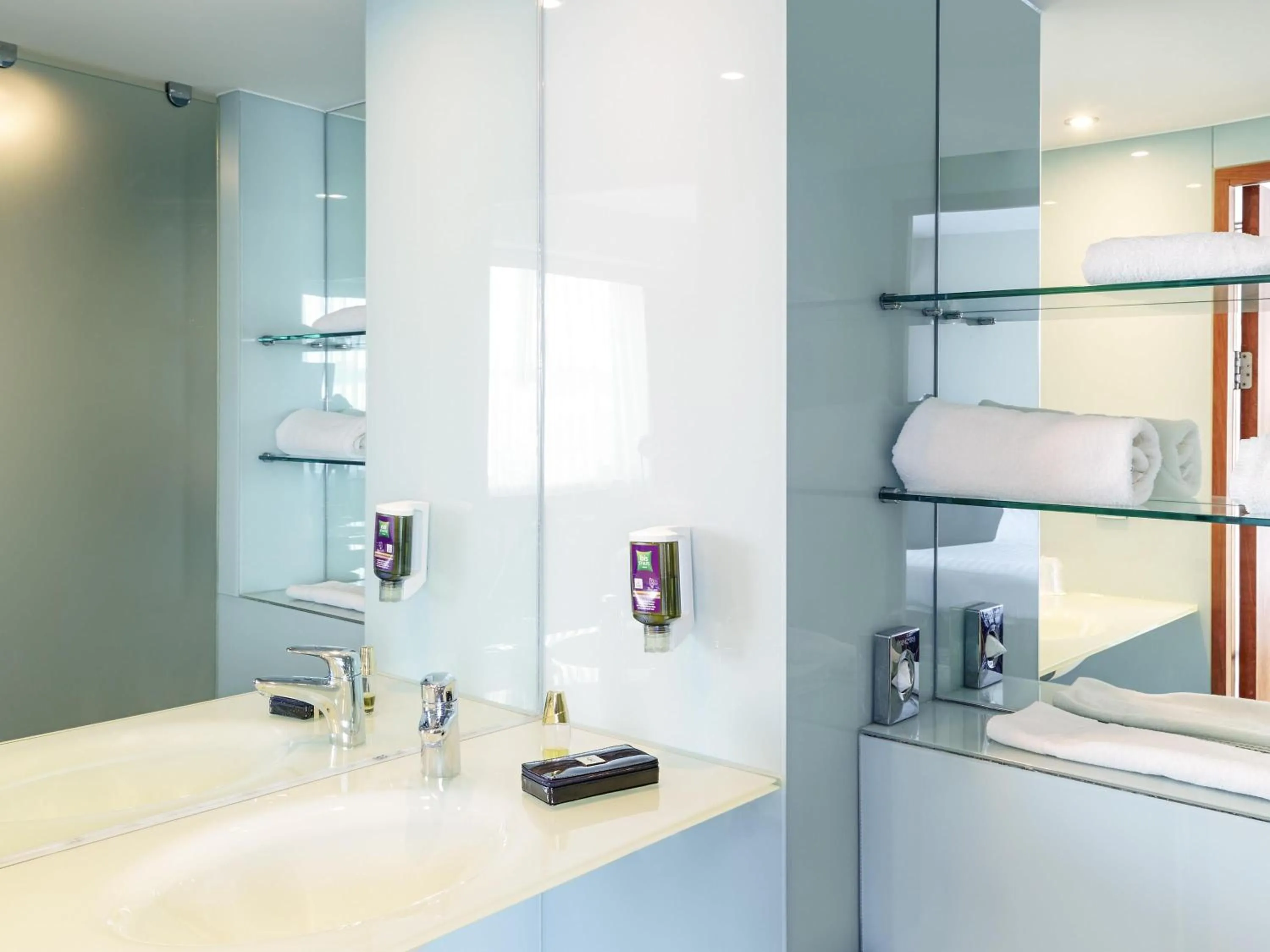 Bedroom in ibis Styles Birmingham NEC & Airport