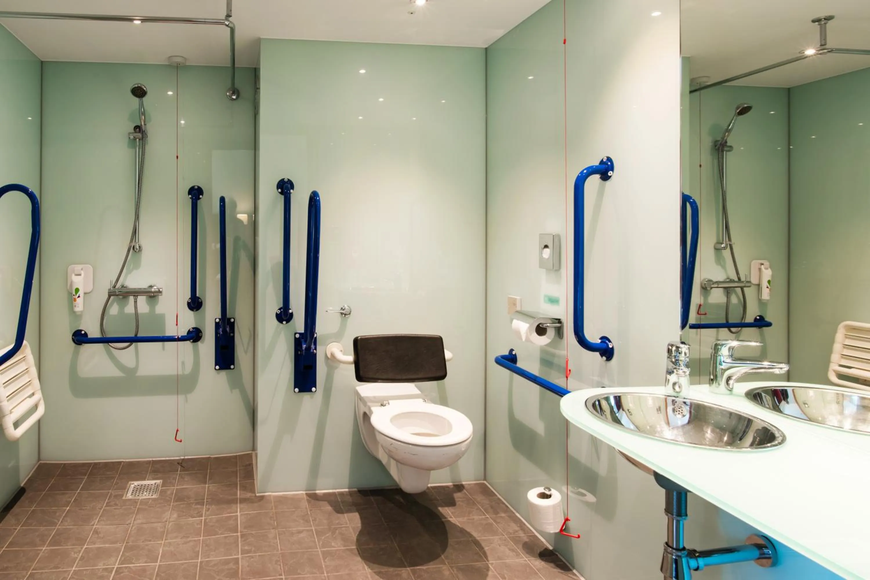 Shower in ibis Styles Birmingham NEC & Airport