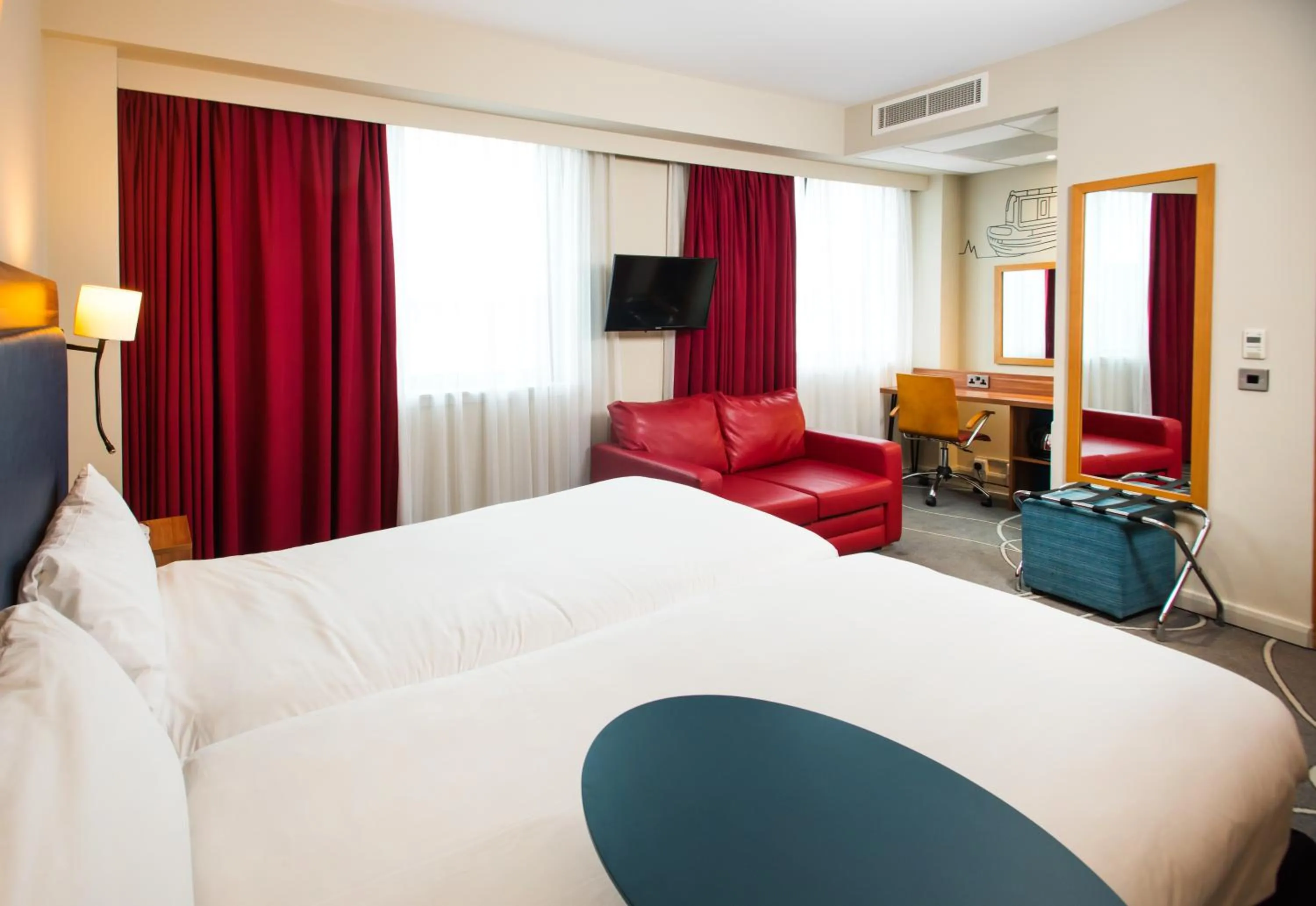 Photo of the whole room, Bed in ibis Styles Birmingham NEC & Airport