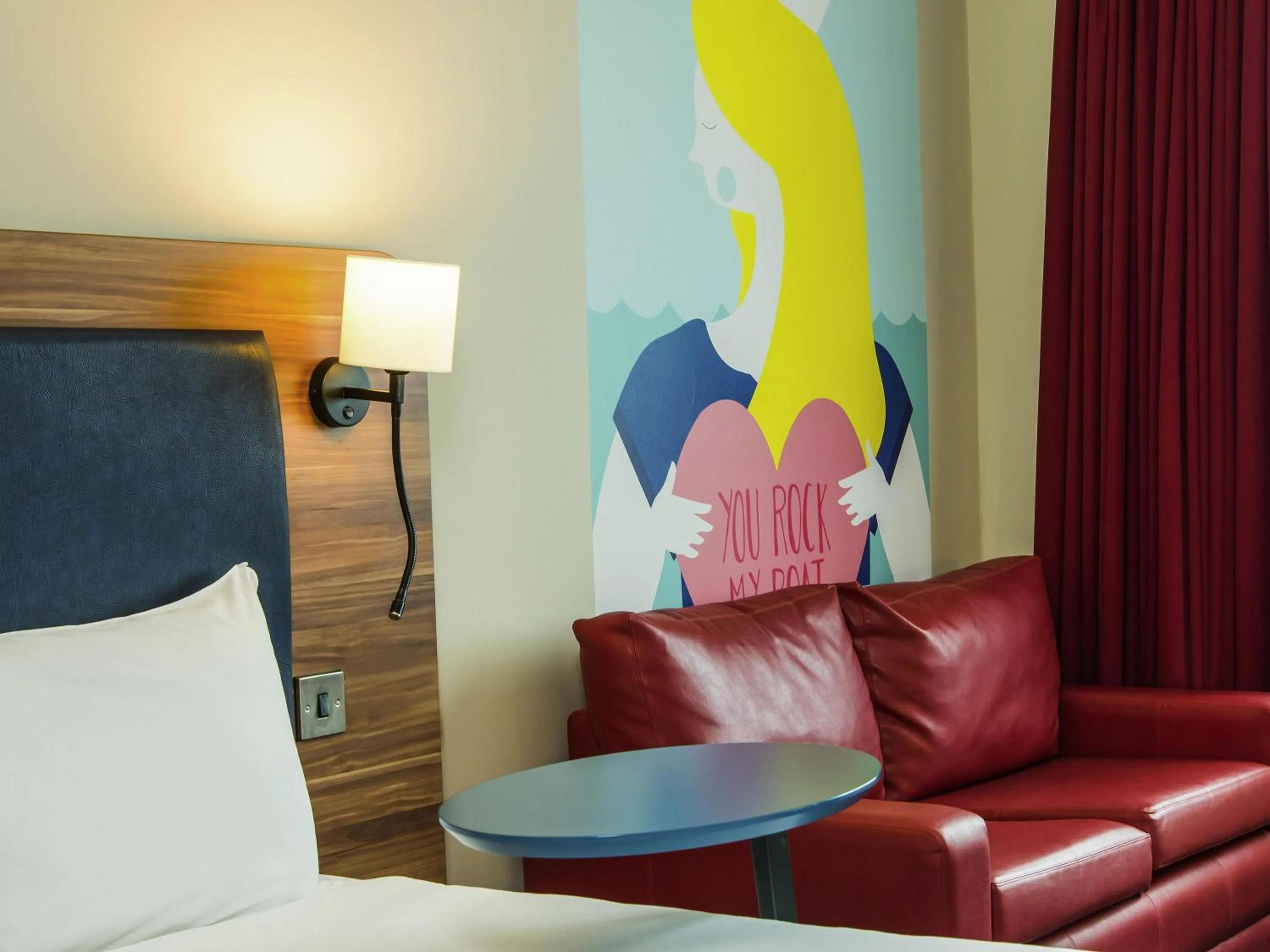 Bedroom in ibis Styles Birmingham NEC & Airport