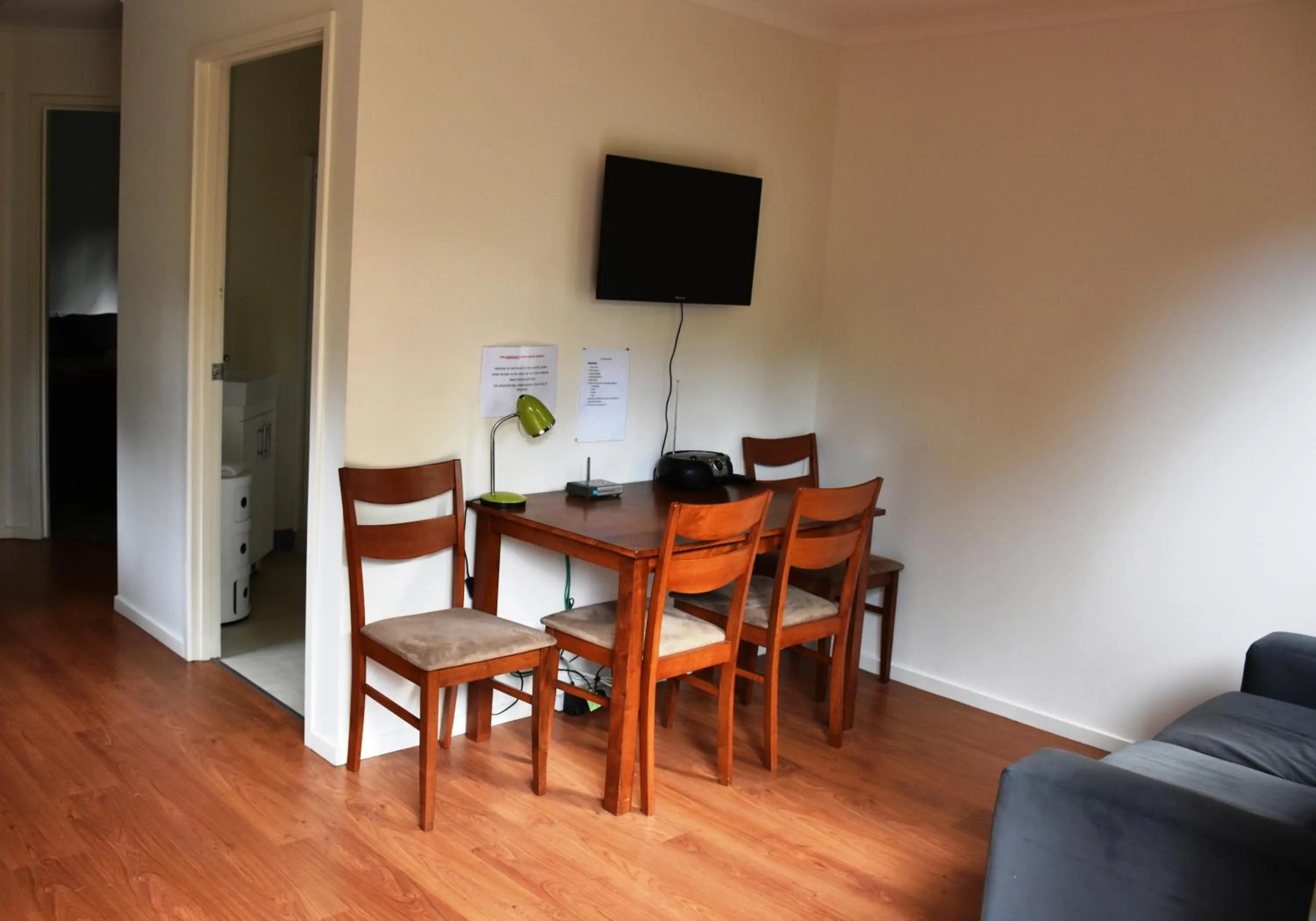 TV and multimedia in Tahune AirWalk Cabin and Lodge