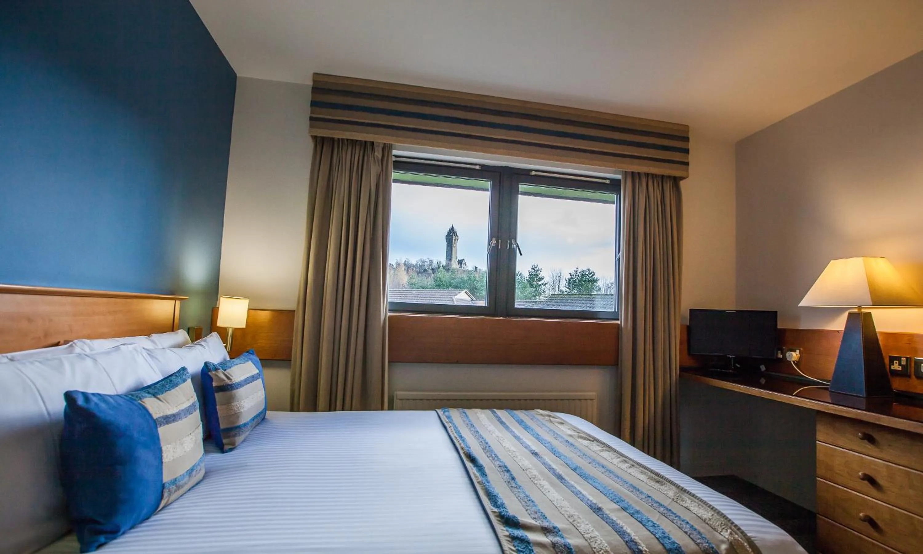 Bed in Stirling Court Hotel