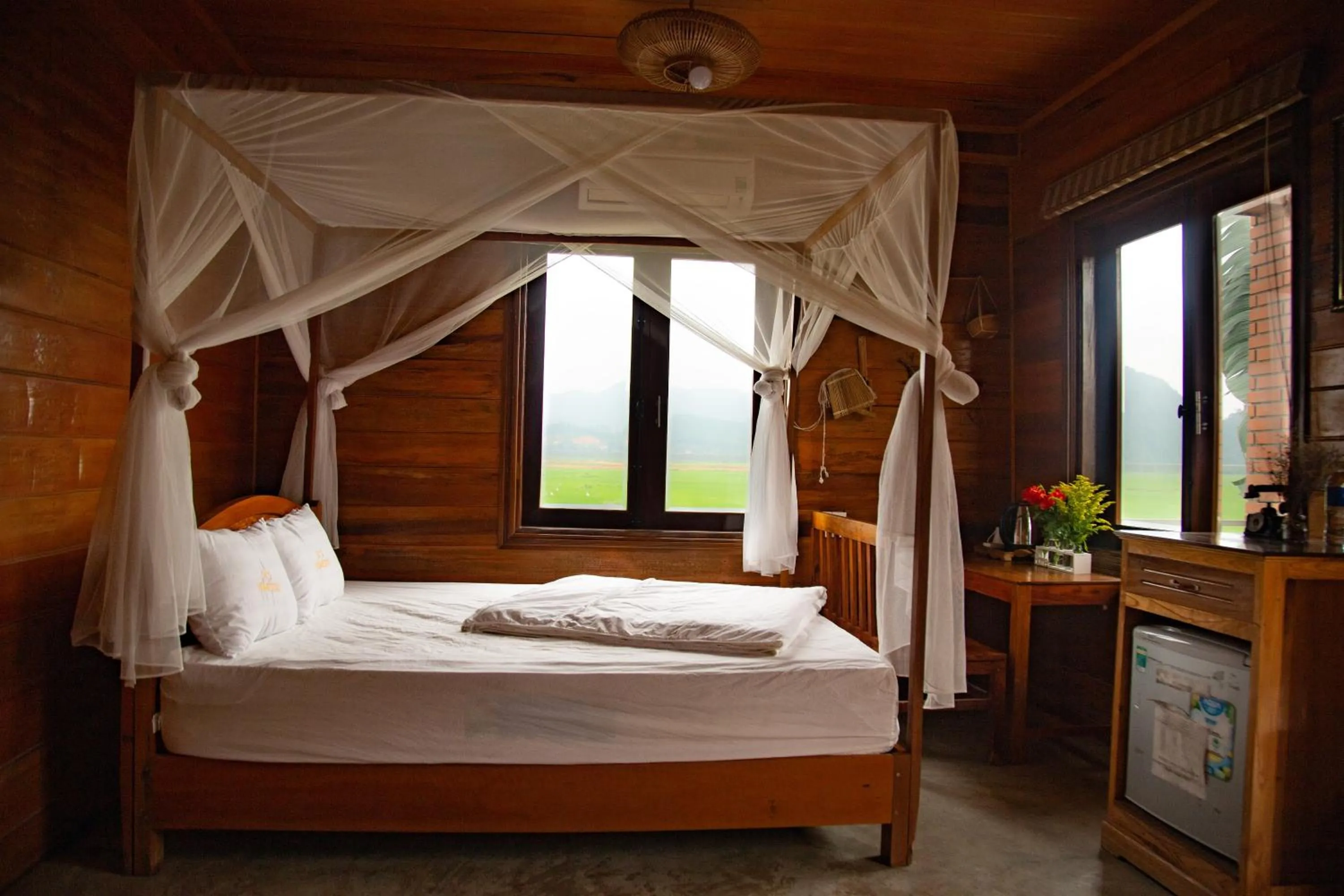 Bed in Jungle Boss Travel Lodge