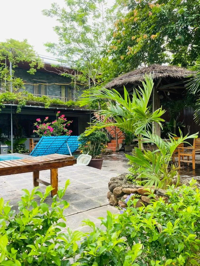 Property building in Jungle Boss Travel Lodge