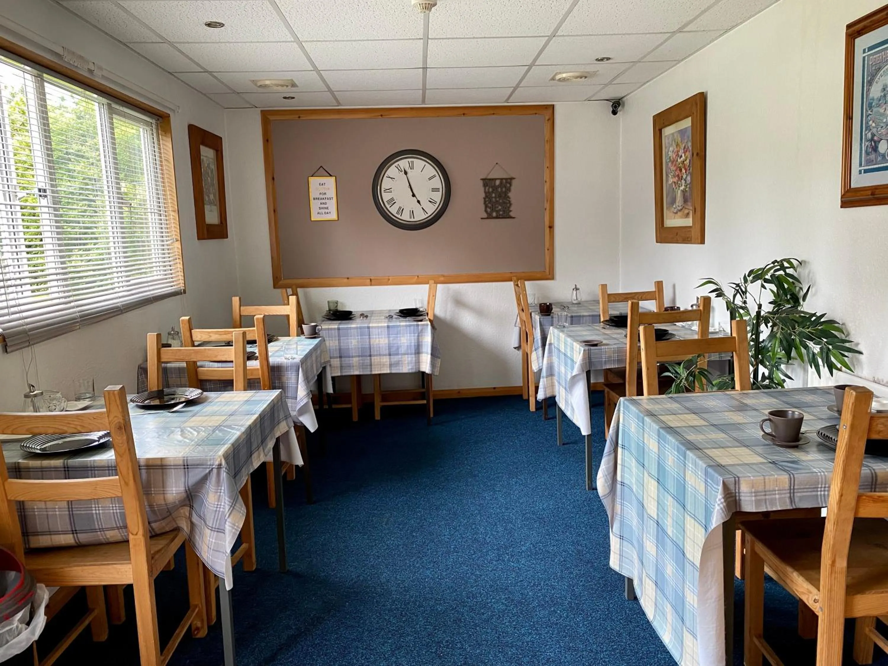 Restaurant/places to eat, Bed in Charde Guest House