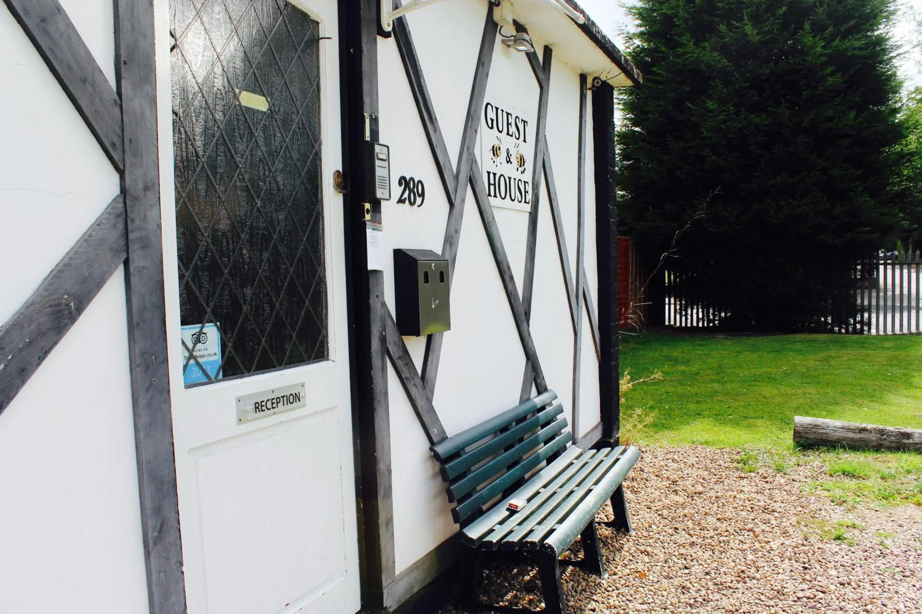 Facade/entrance in Charde Guest House