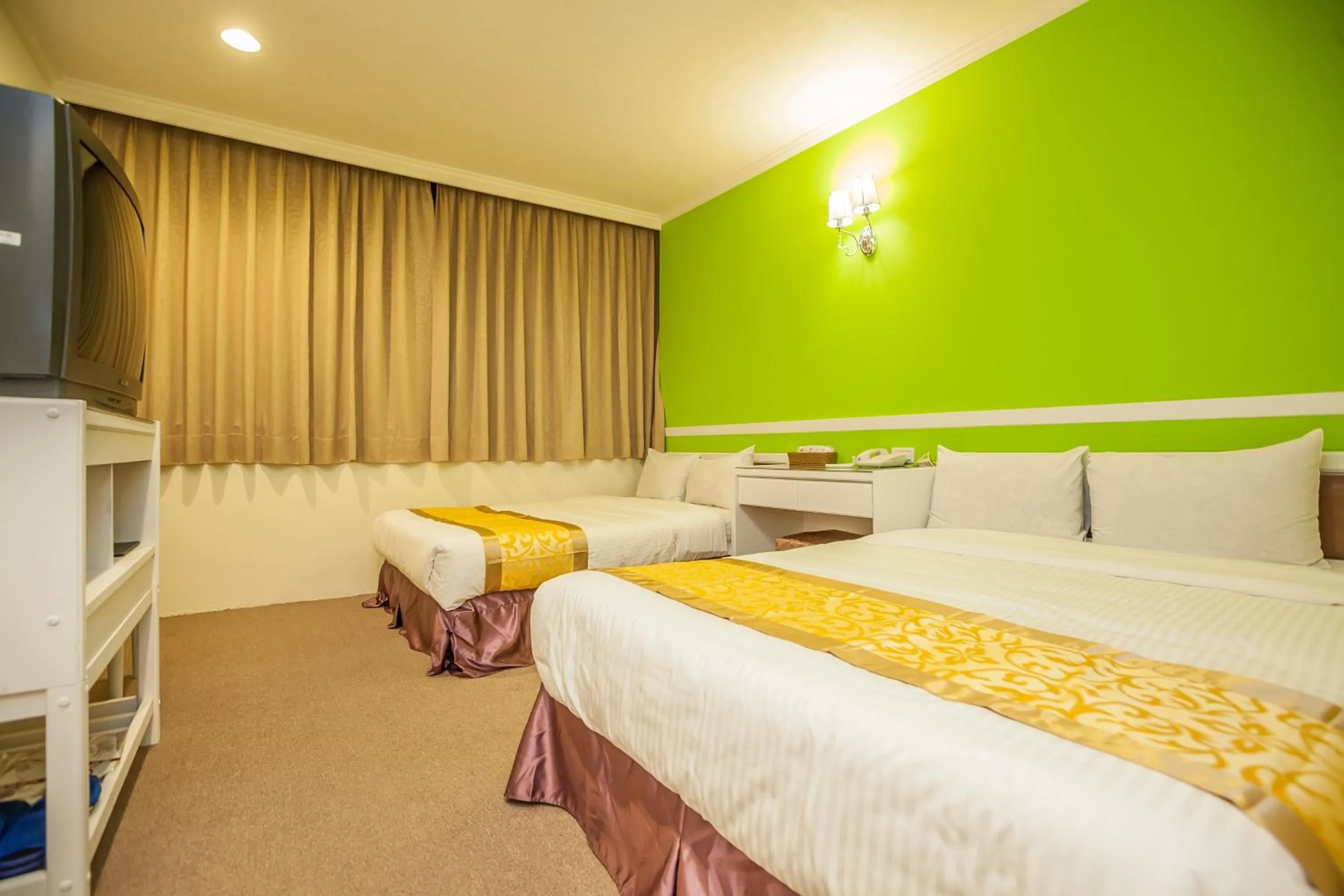 Photo of the whole room, Bed in Ming Zhi Hot Spring Hotel Building A