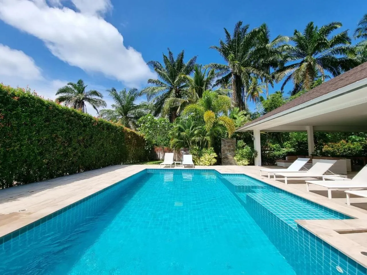 Swimming pool in Baan Lalle