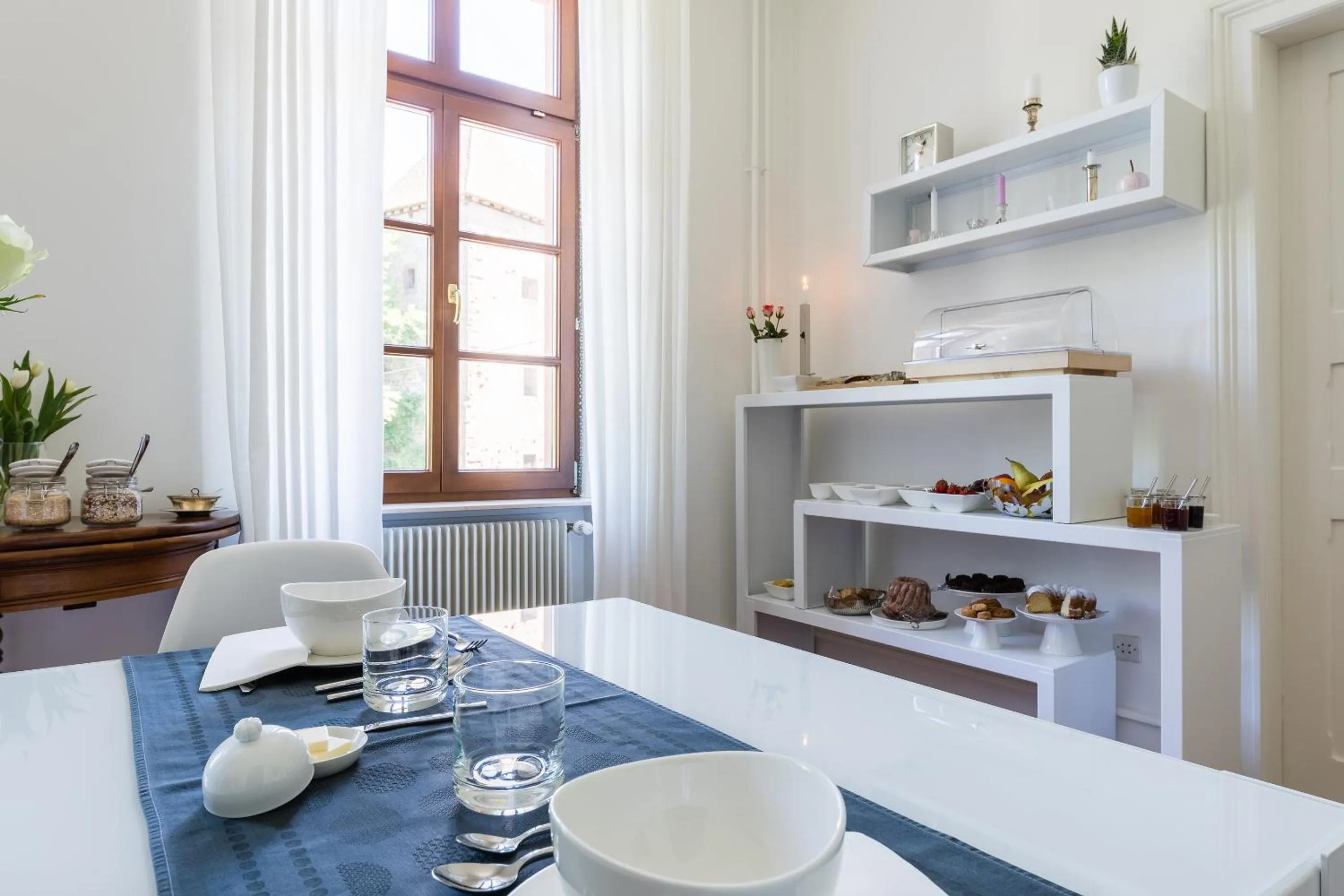 Buffet breakfast in Chambre d'hôtes Du côté des remparts