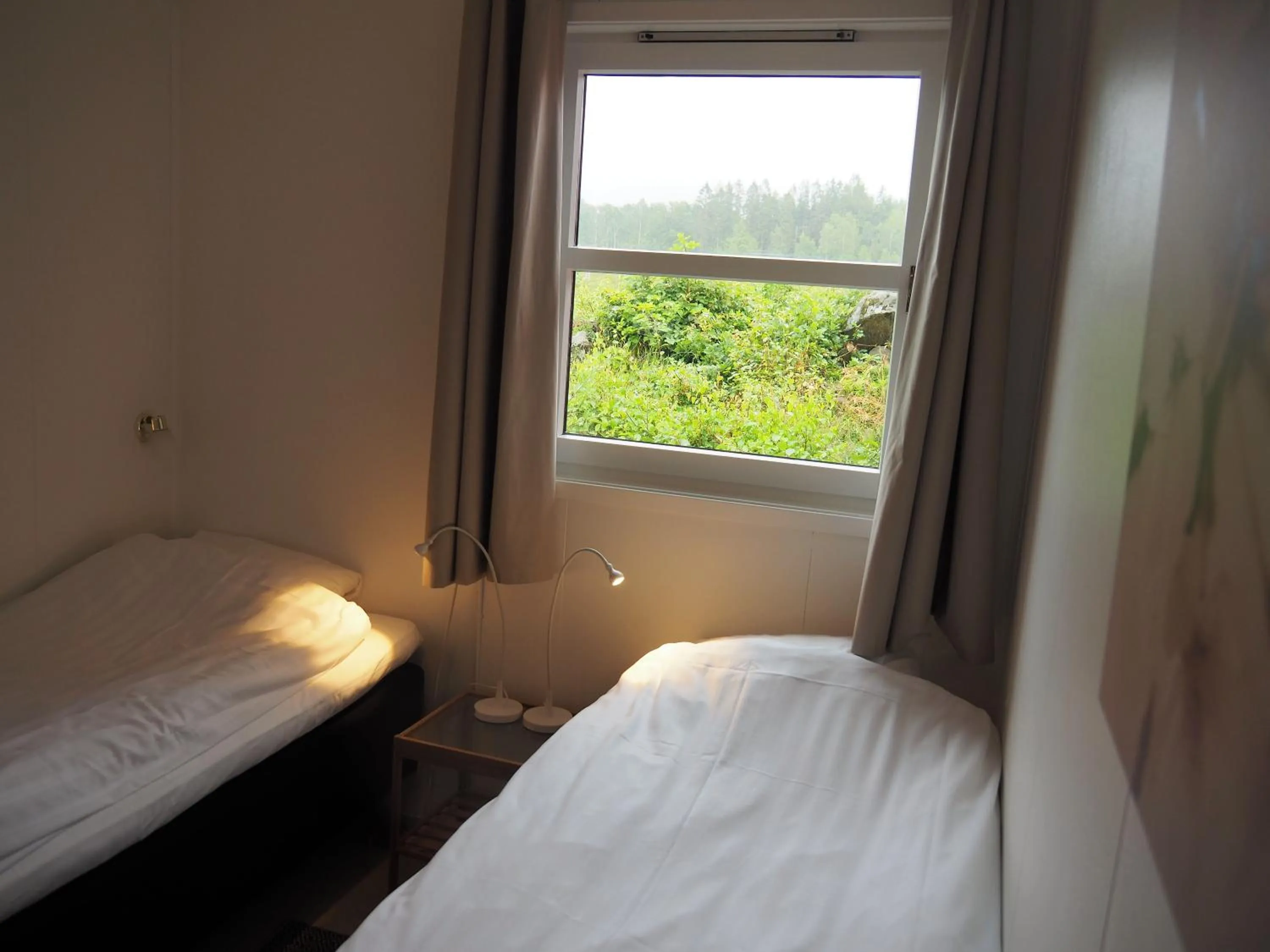 Photo of the whole room, Bed in Hillesgården