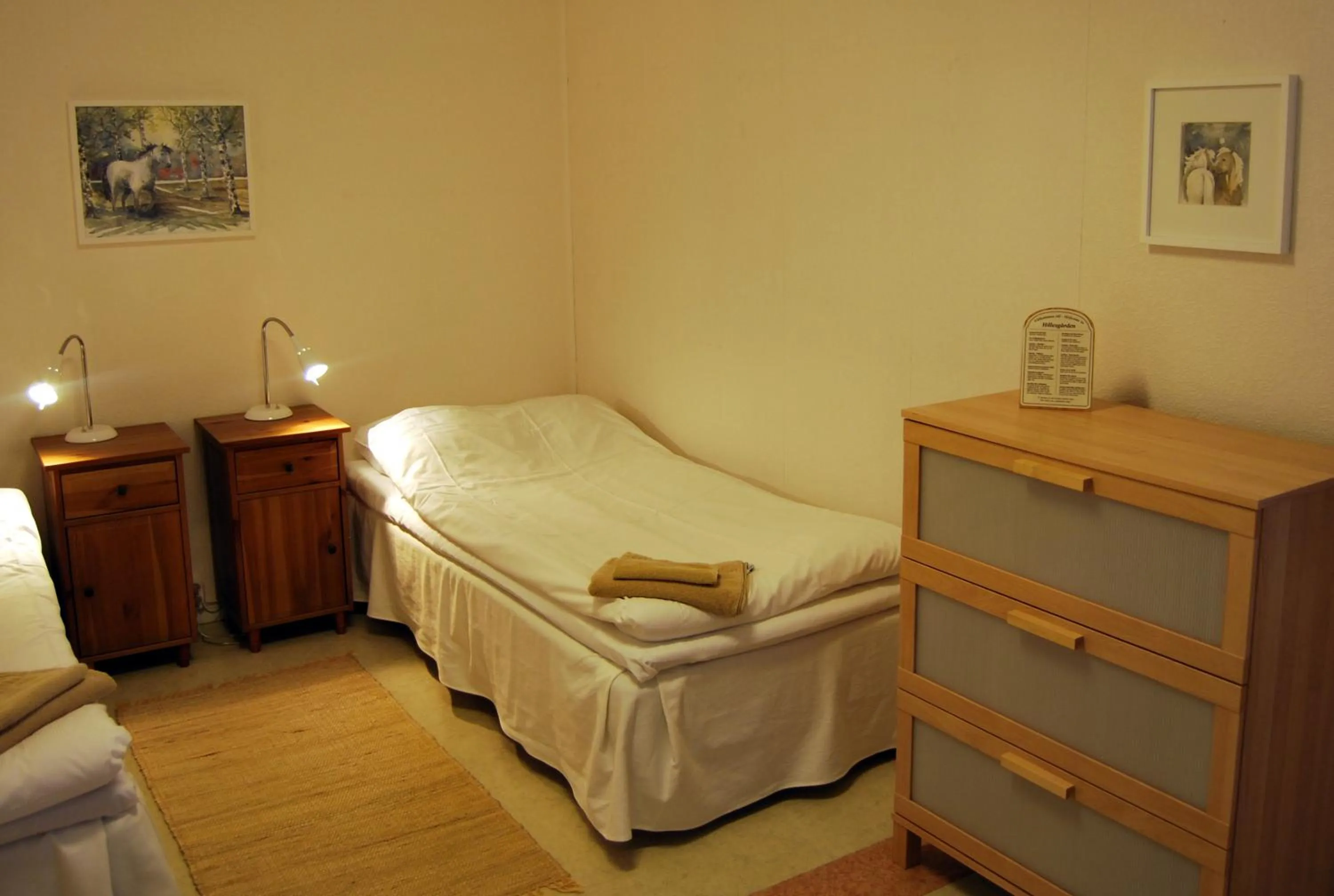 Photo of the whole room, Bed in Hillesgården