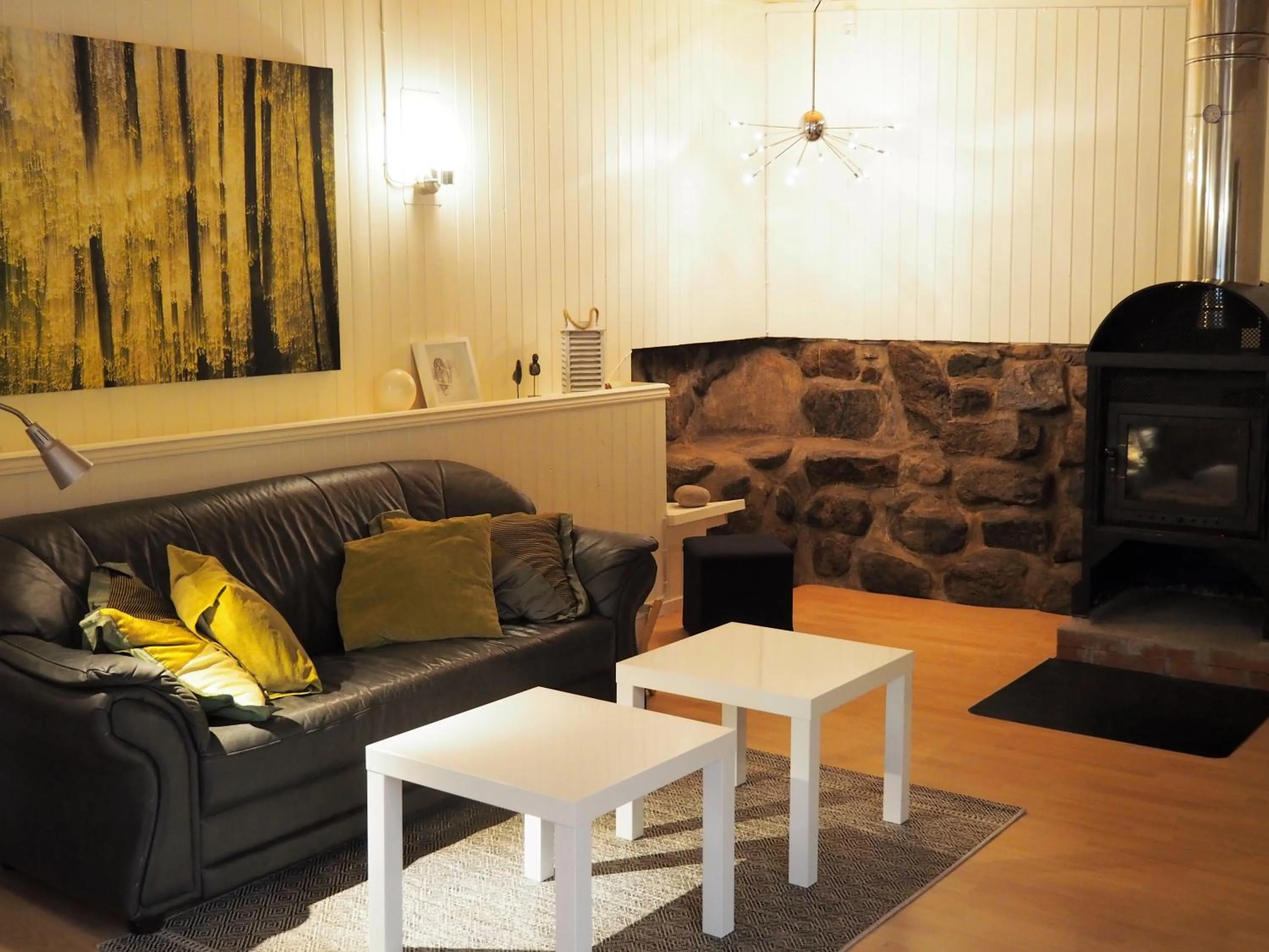 Communal lounge/ TV room in Hillesgården