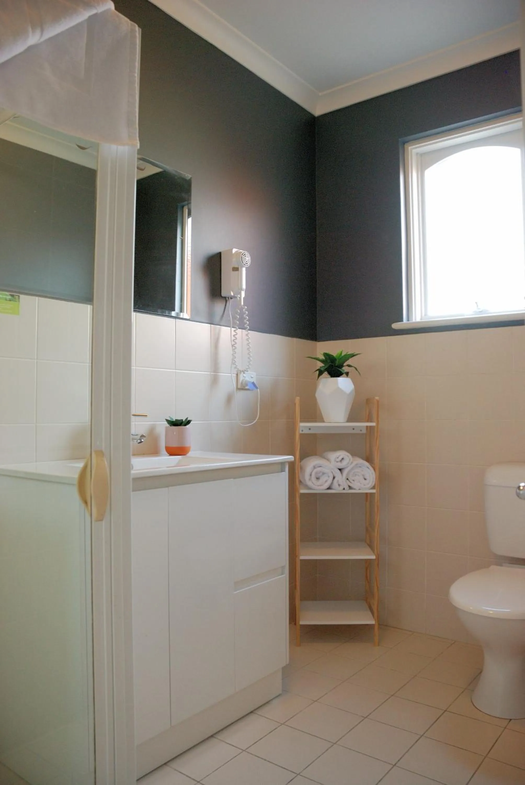 Shower in Brunswick Tower Hotel