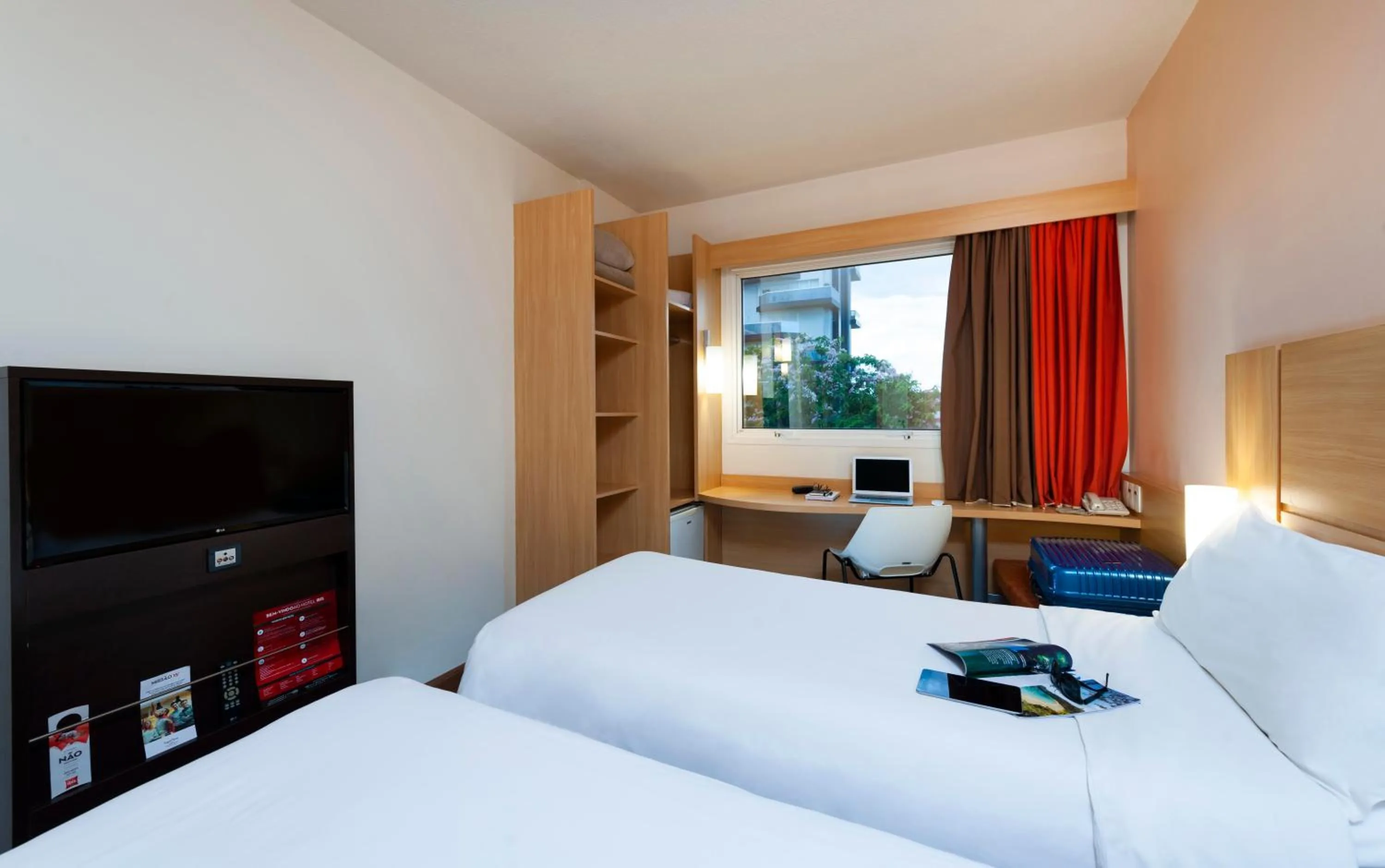 Photo of the whole room, Bed in Ibis São Carlos