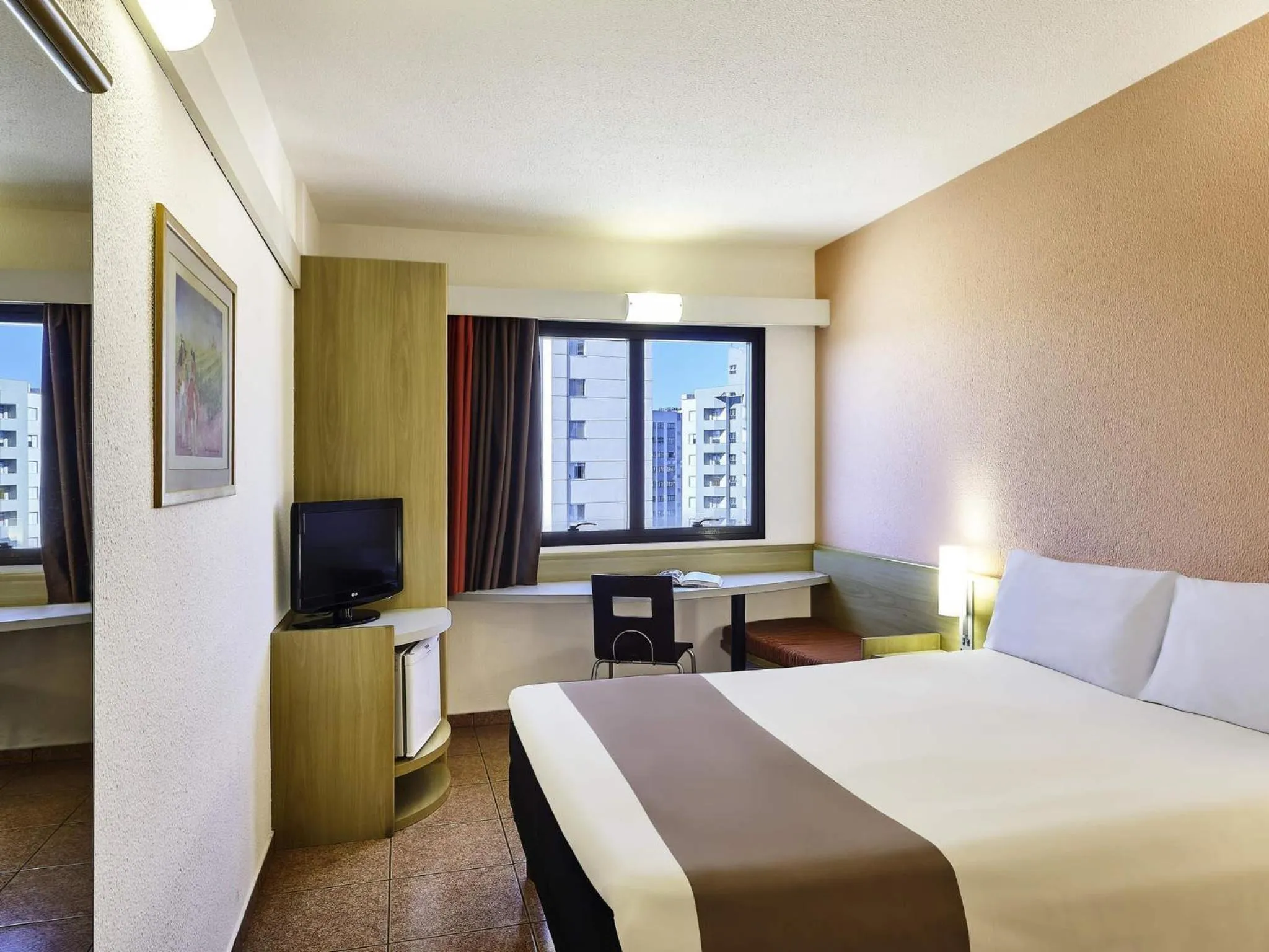 Bedroom, Bed in ibis Taubate