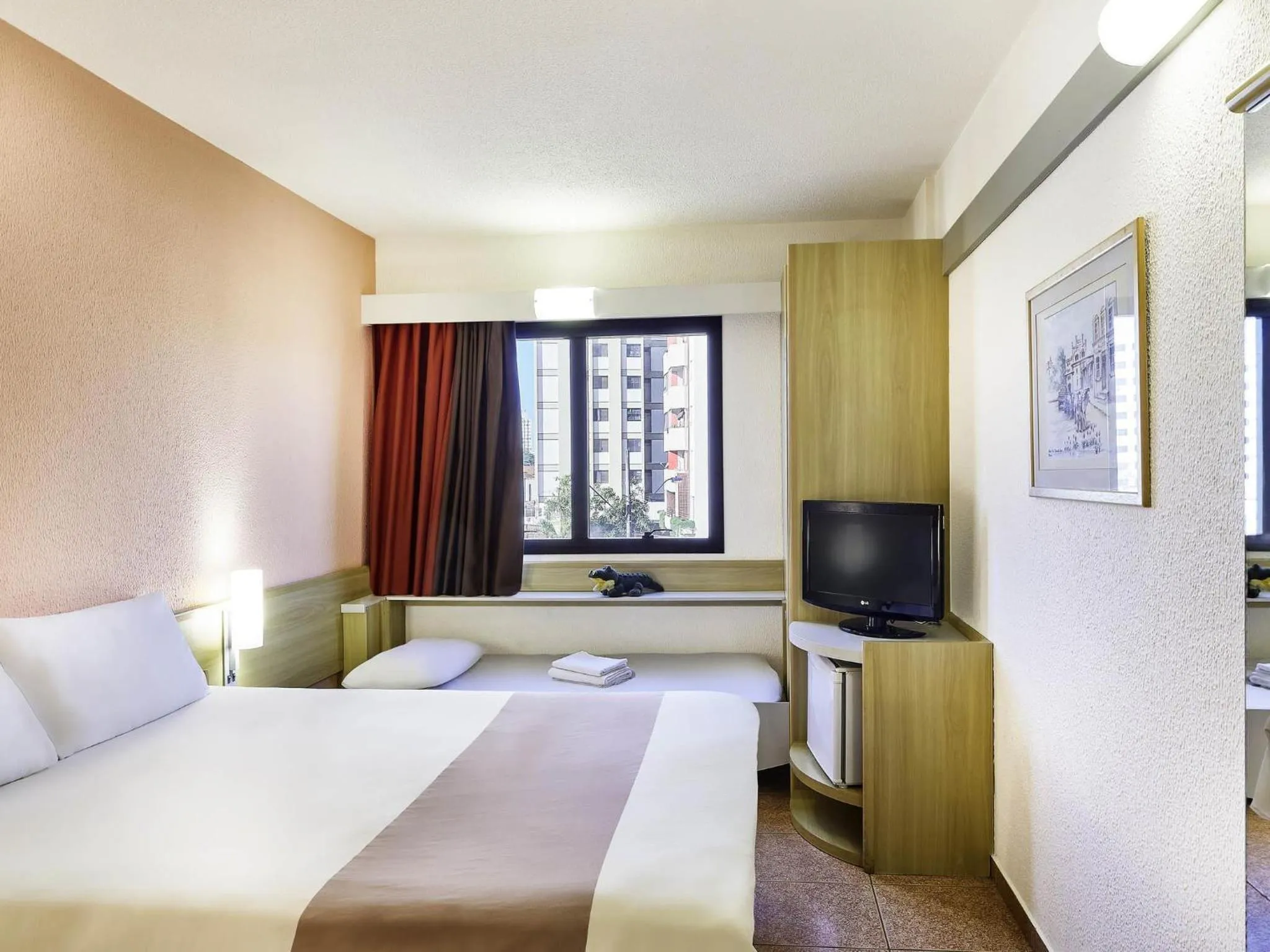 Bedroom, Bed in ibis Taubate