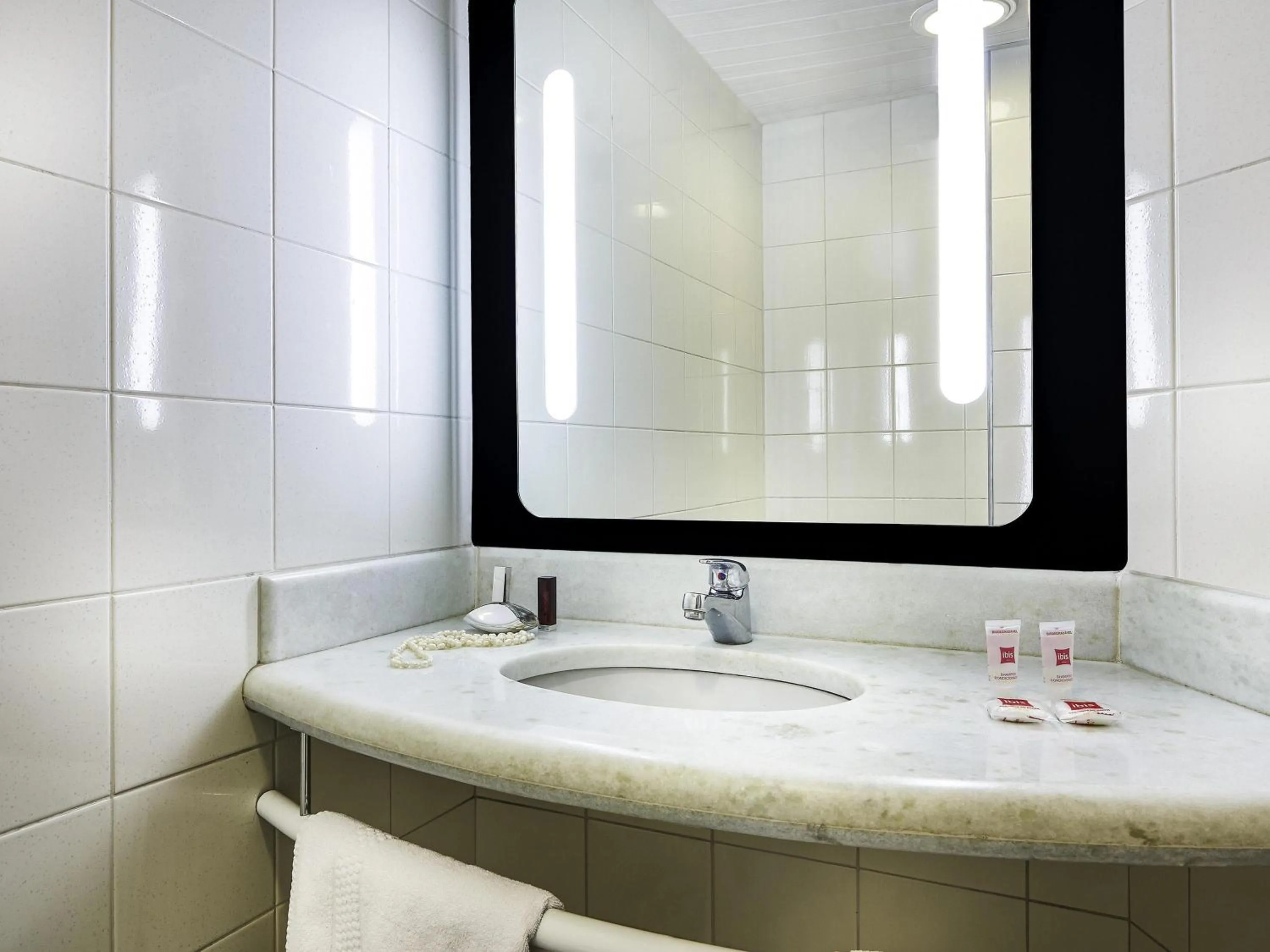 Bedroom in ibis Taubate