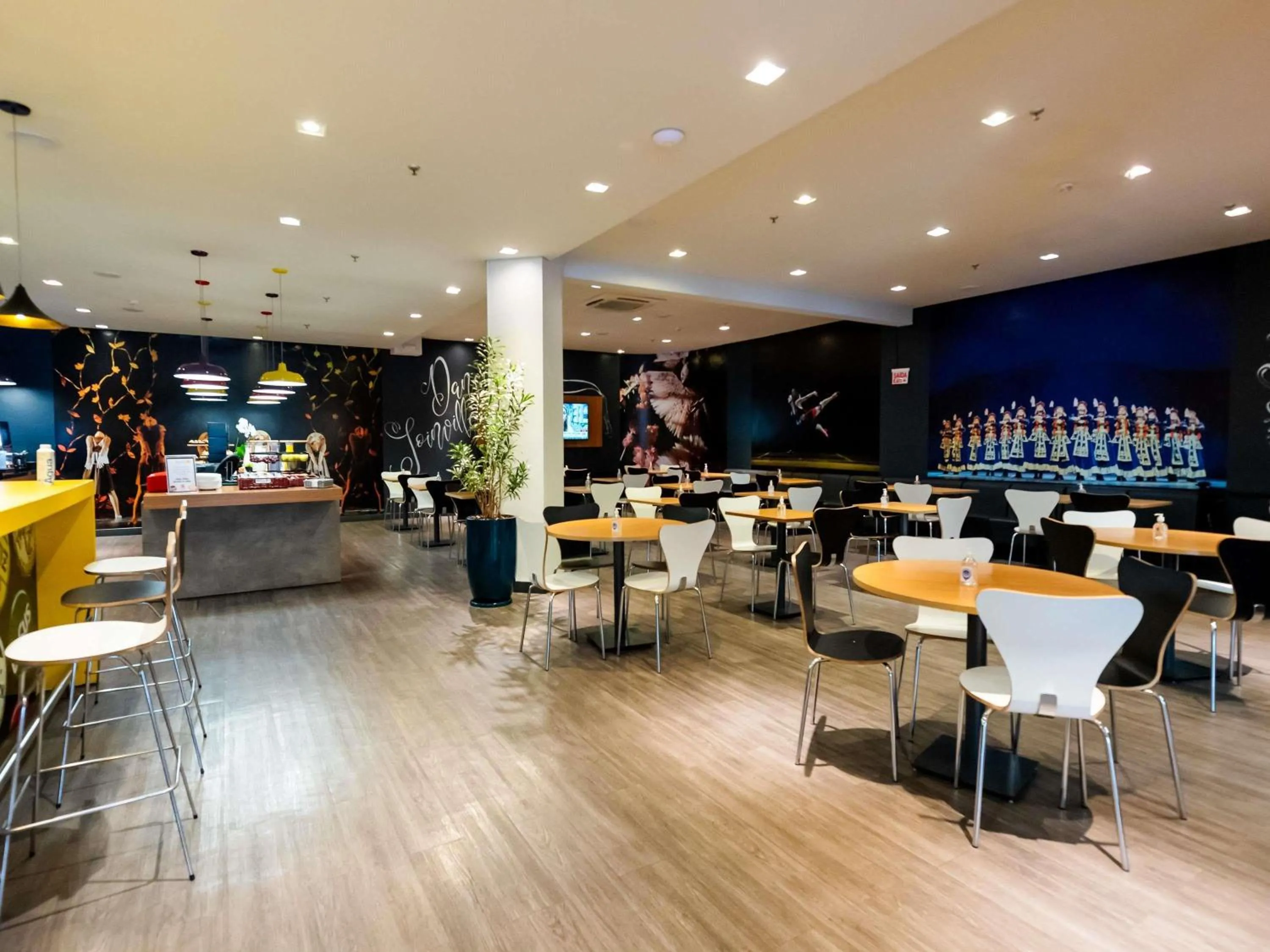 Restaurant/places to eat in ibis Joinville