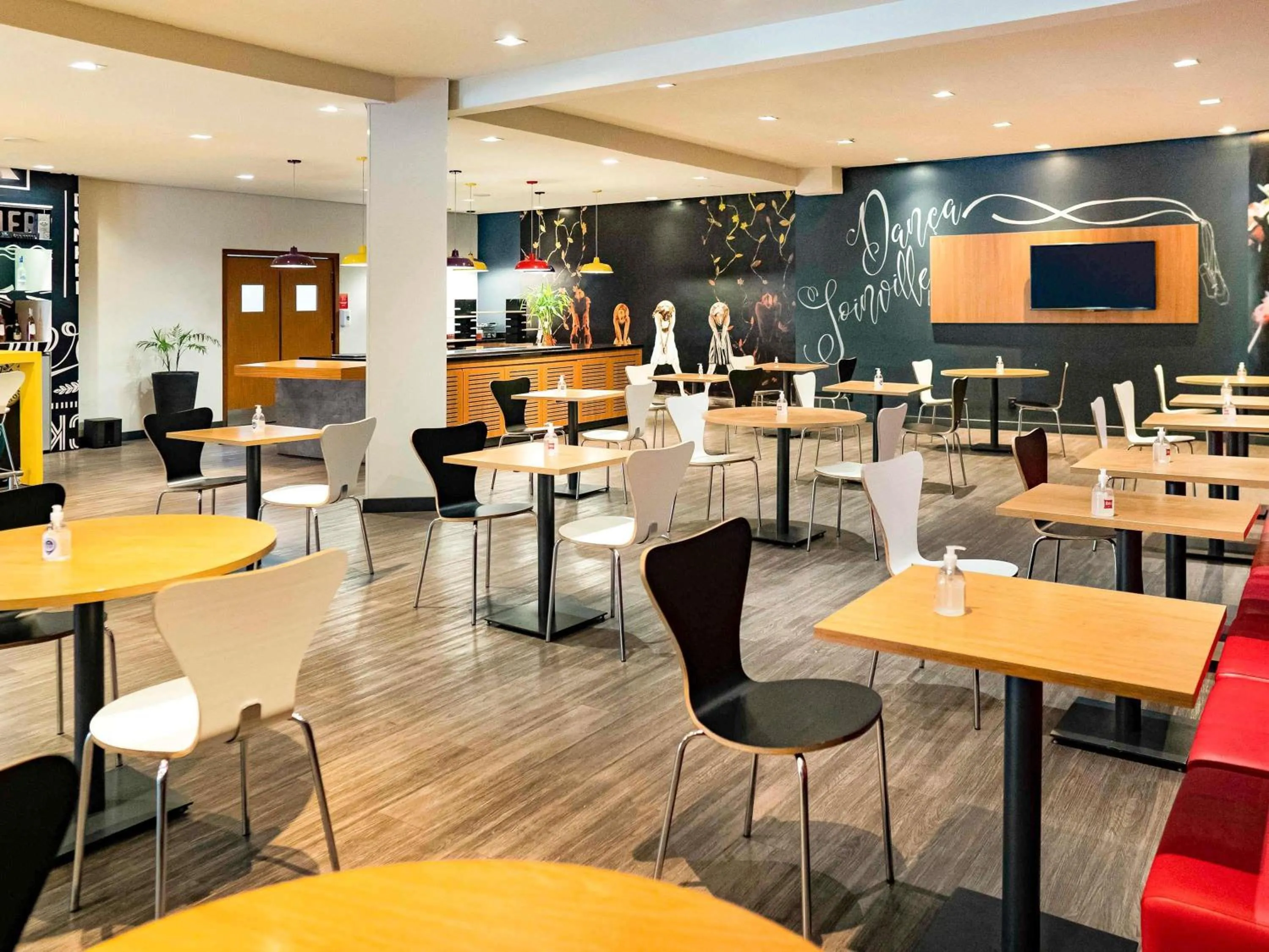 Restaurant/places to eat in ibis Joinville