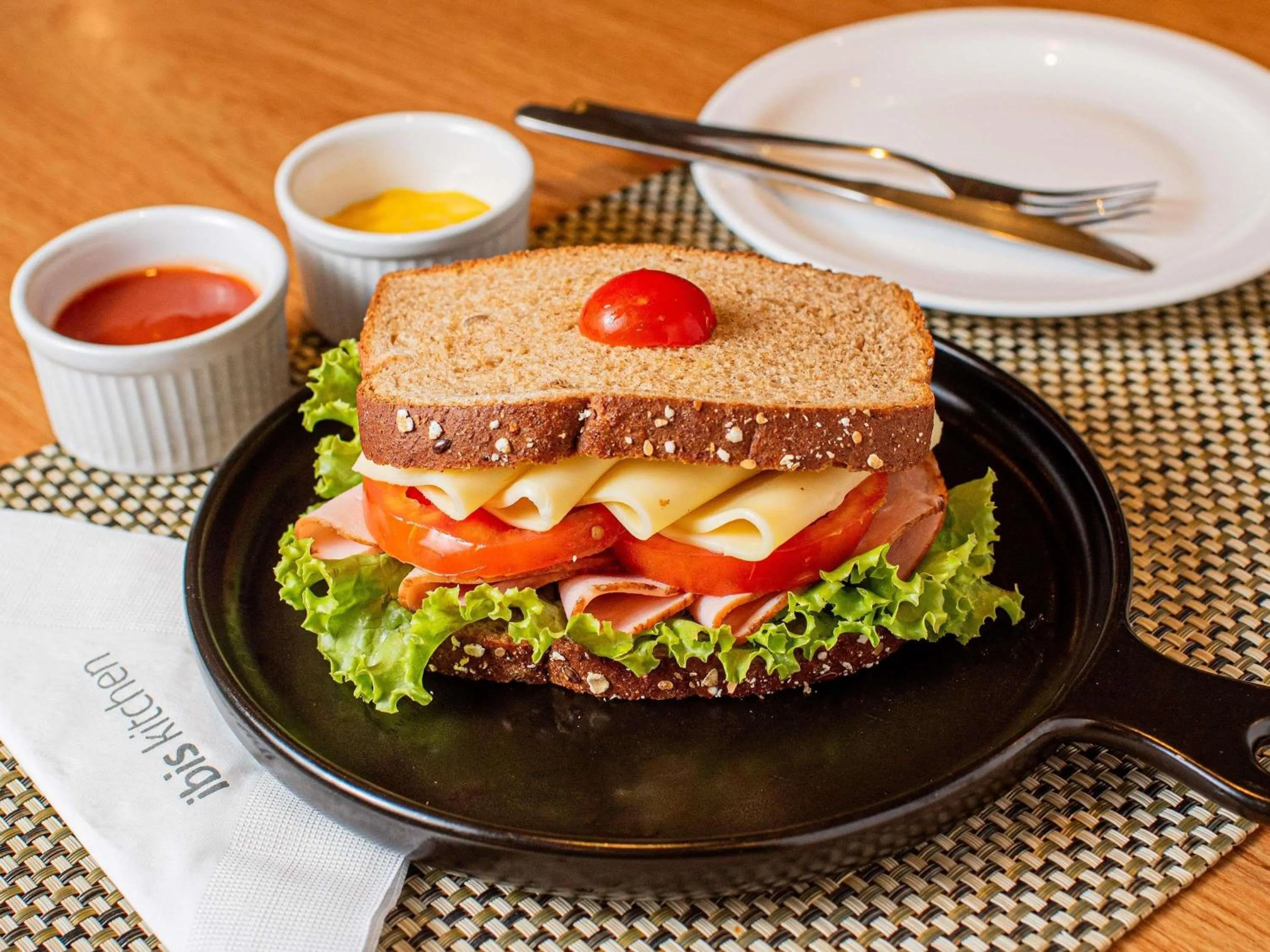 Restaurant/places to eat in ibis Joinville