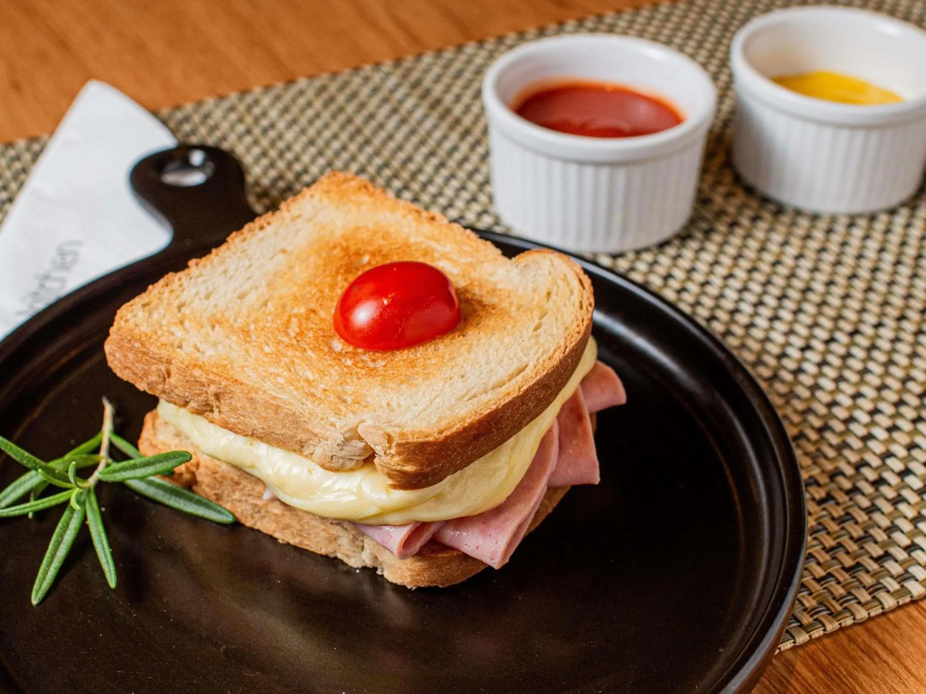 Restaurant/places to eat in ibis Joinville