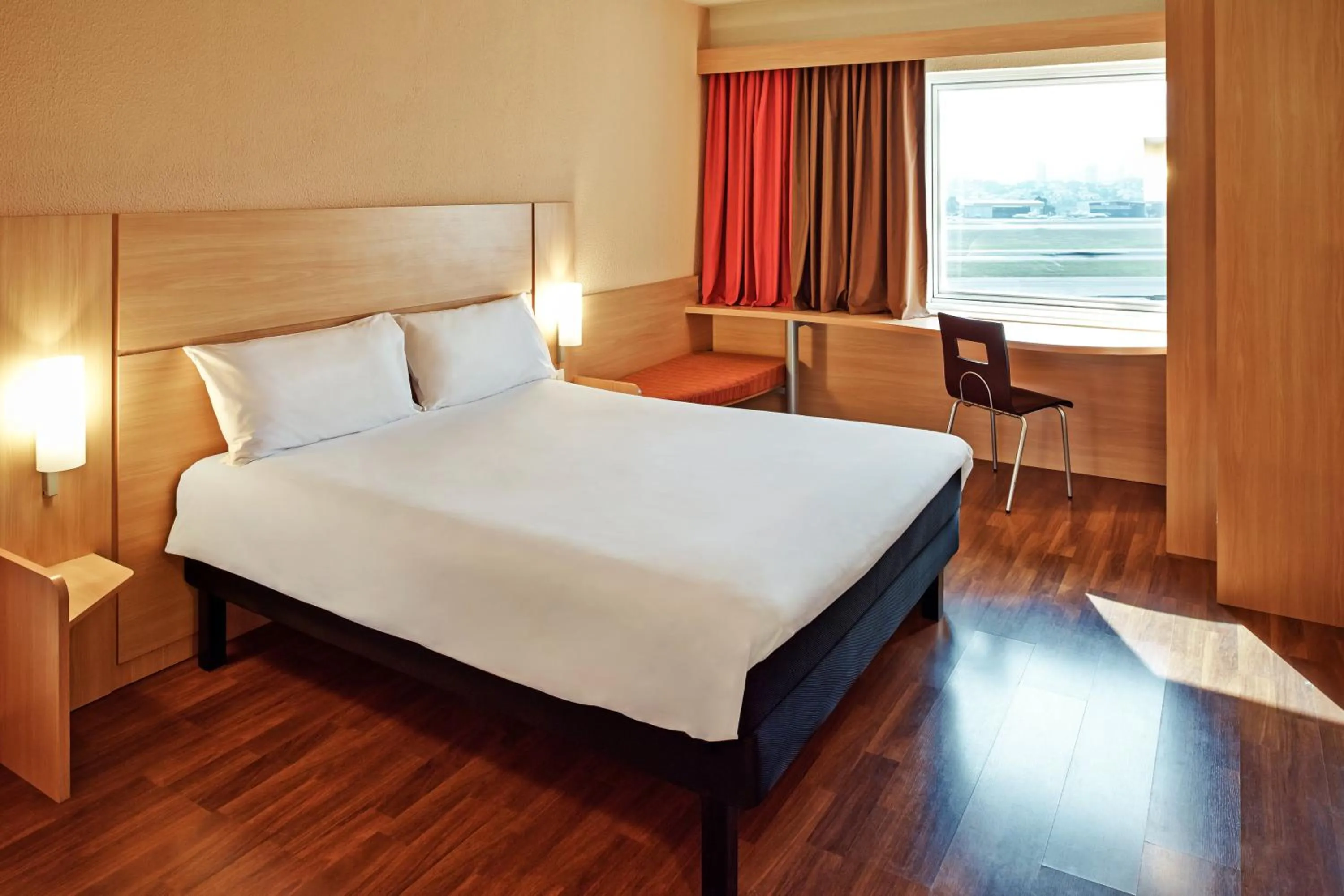 Bedroom, Bed in ibis Campo Grande