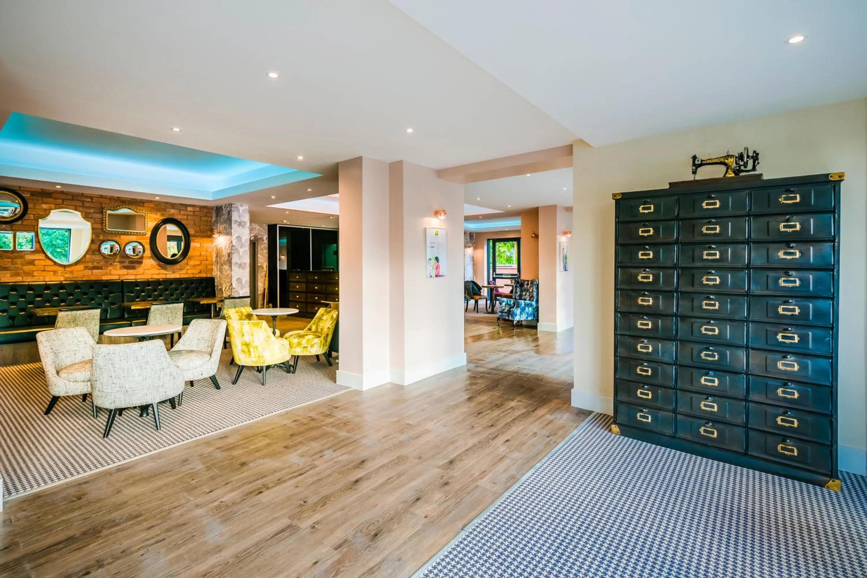 Lobby or reception in Ibis Styles Birmingham Hagley Road