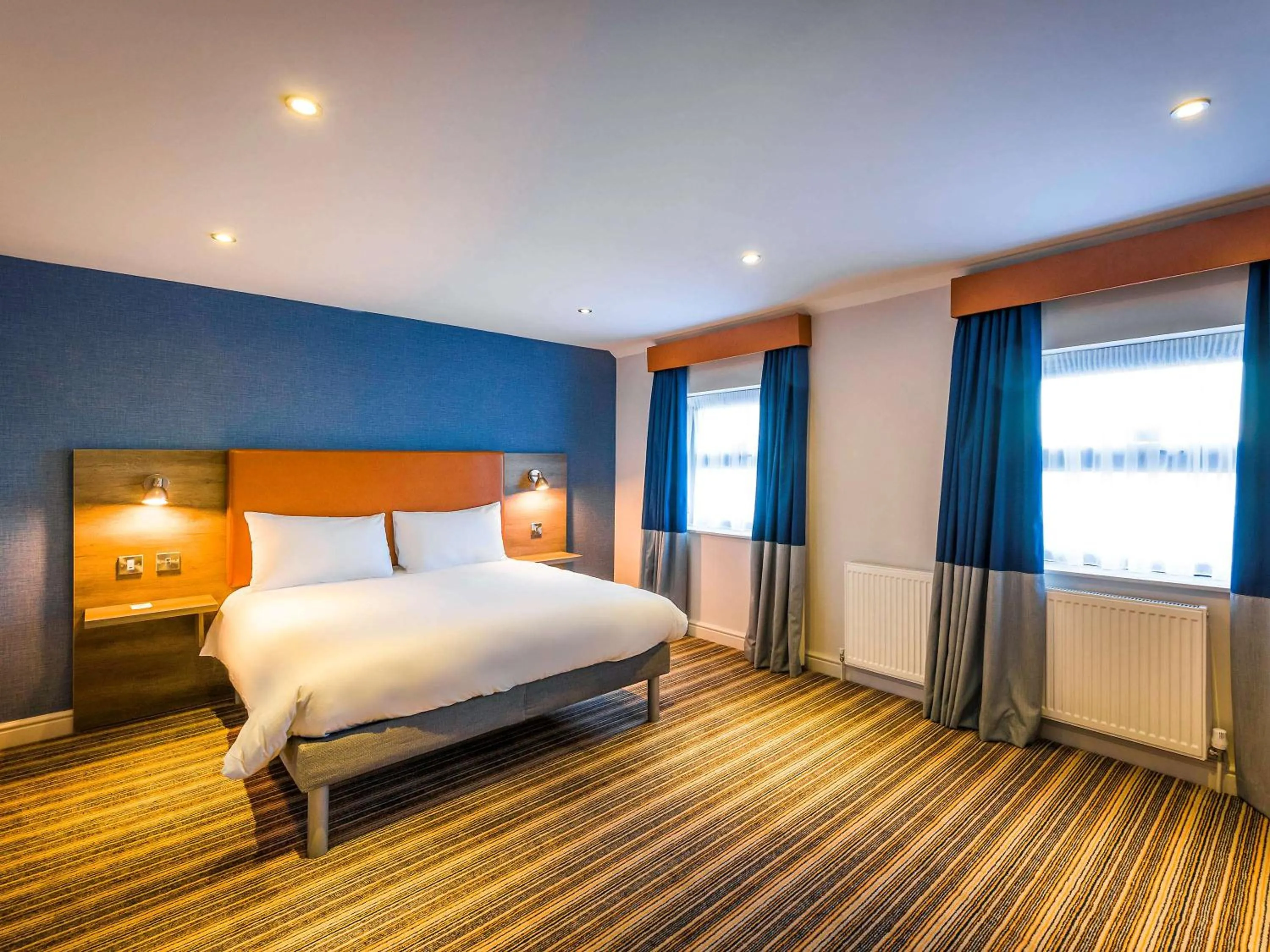 Photo of the whole room in Ibis Styles Birmingham Hagley Road