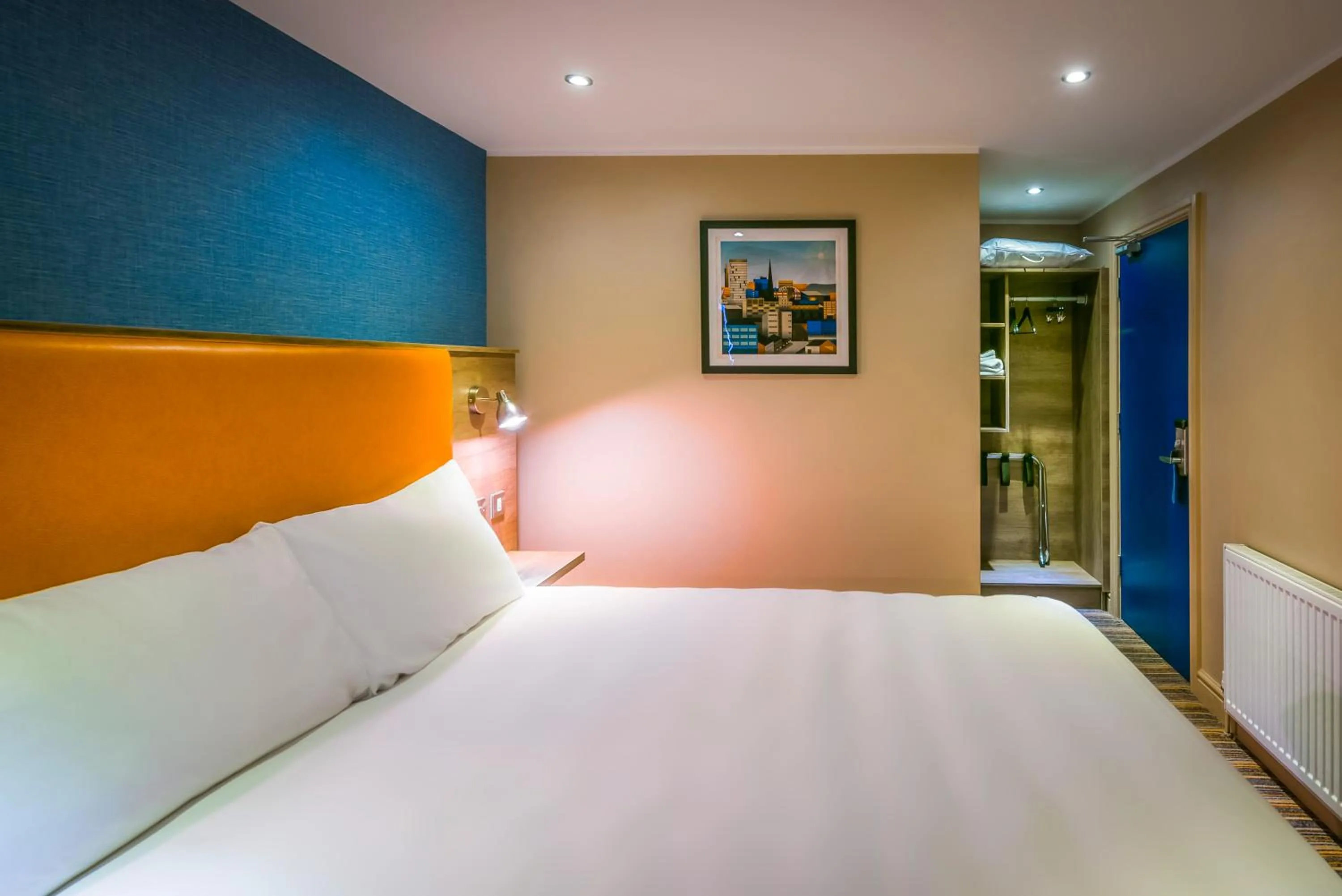 Bed in Ibis Styles Birmingham Hagley Road