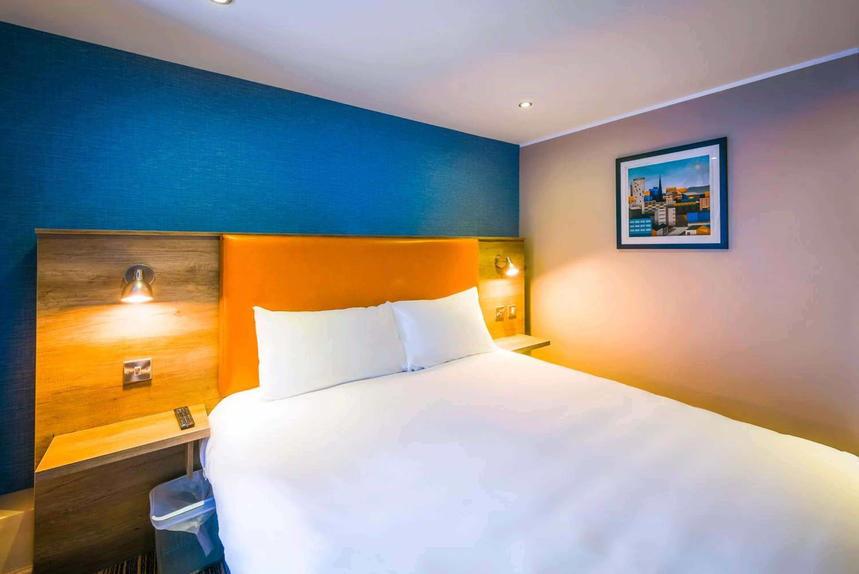 Bed in Ibis Styles Birmingham Hagley Road