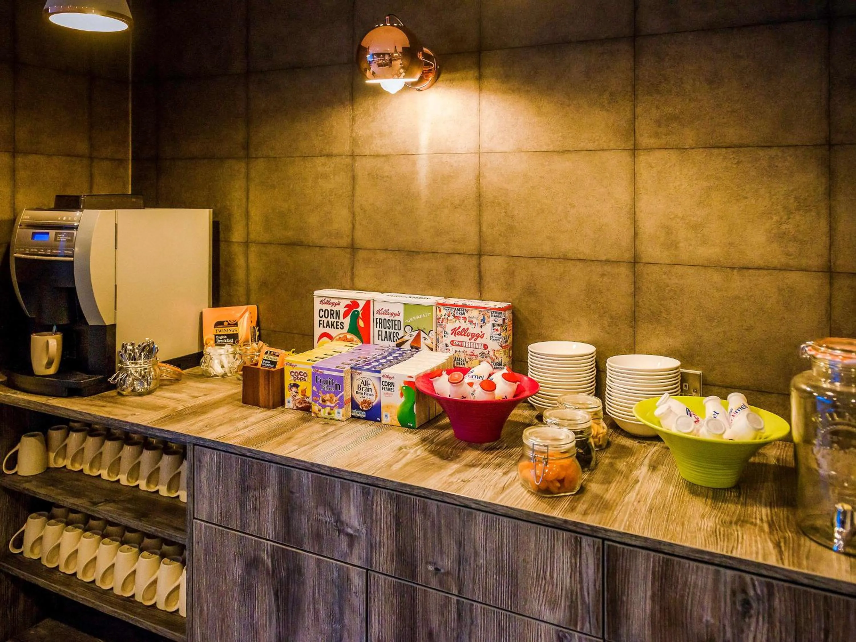 Restaurant/places to eat in Ibis Styles Birmingham Hagley Road