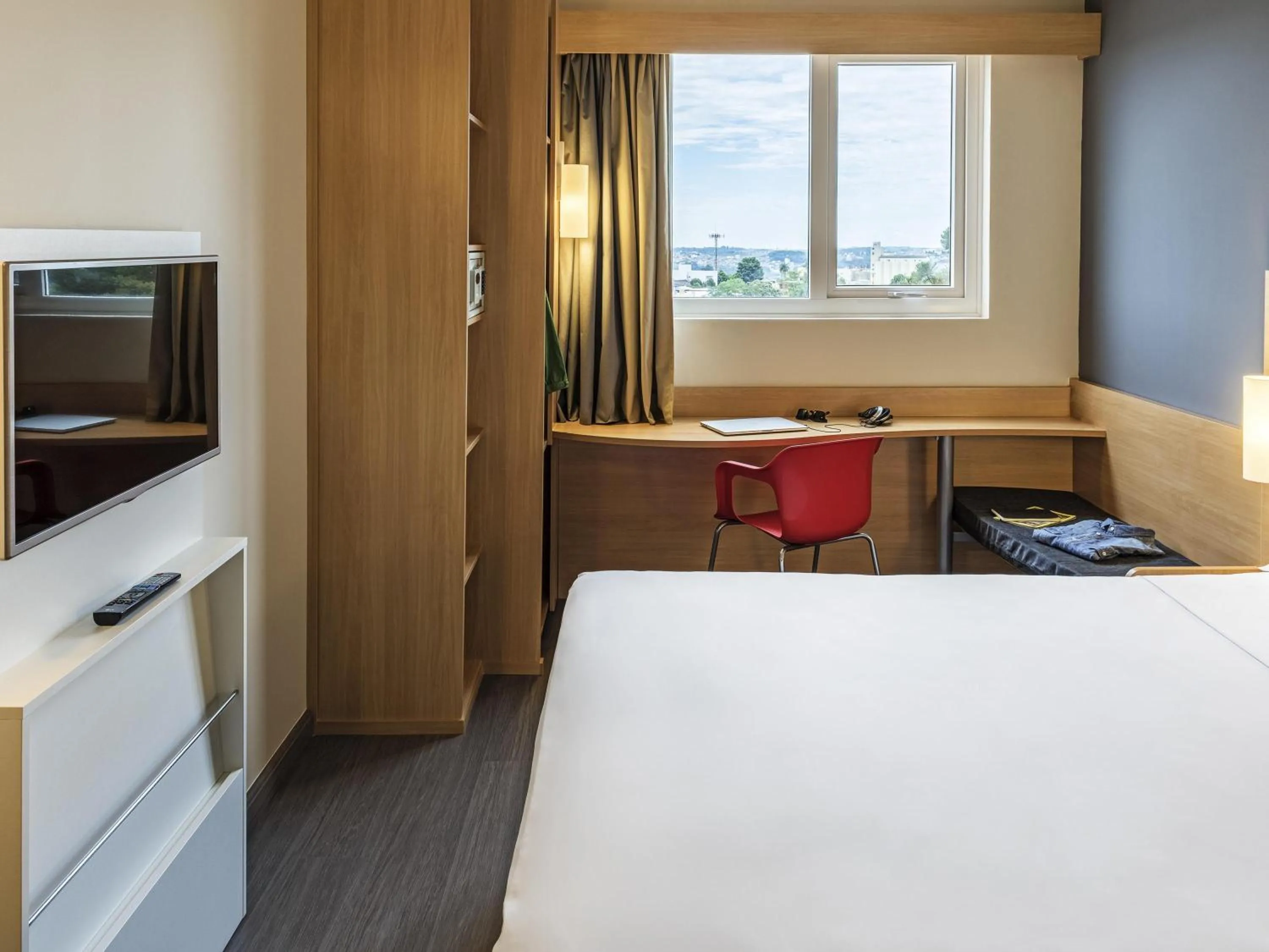 Bedroom, Bed in ibis Chapeco